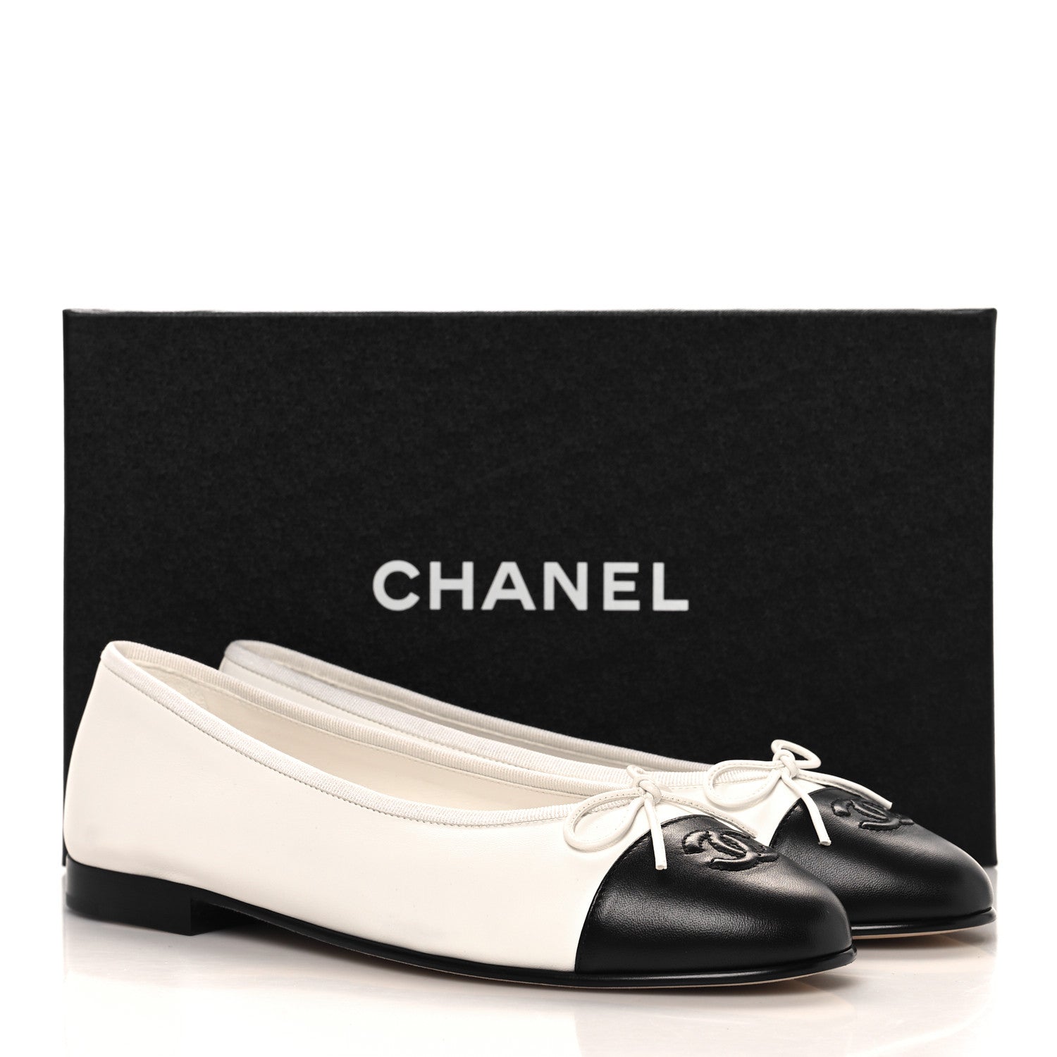 Chanel Lambskin Cap Toe CC Ballerina Flats 38.5 White Black 10 of 10
