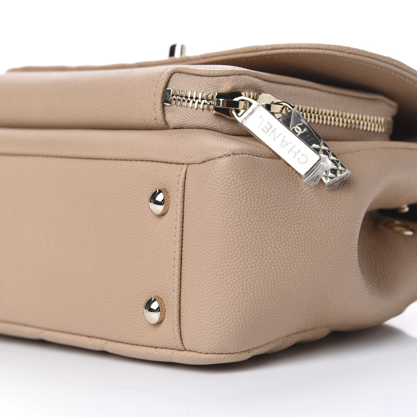 Caviar Quilted Medium Business Affinity Flap Beige
