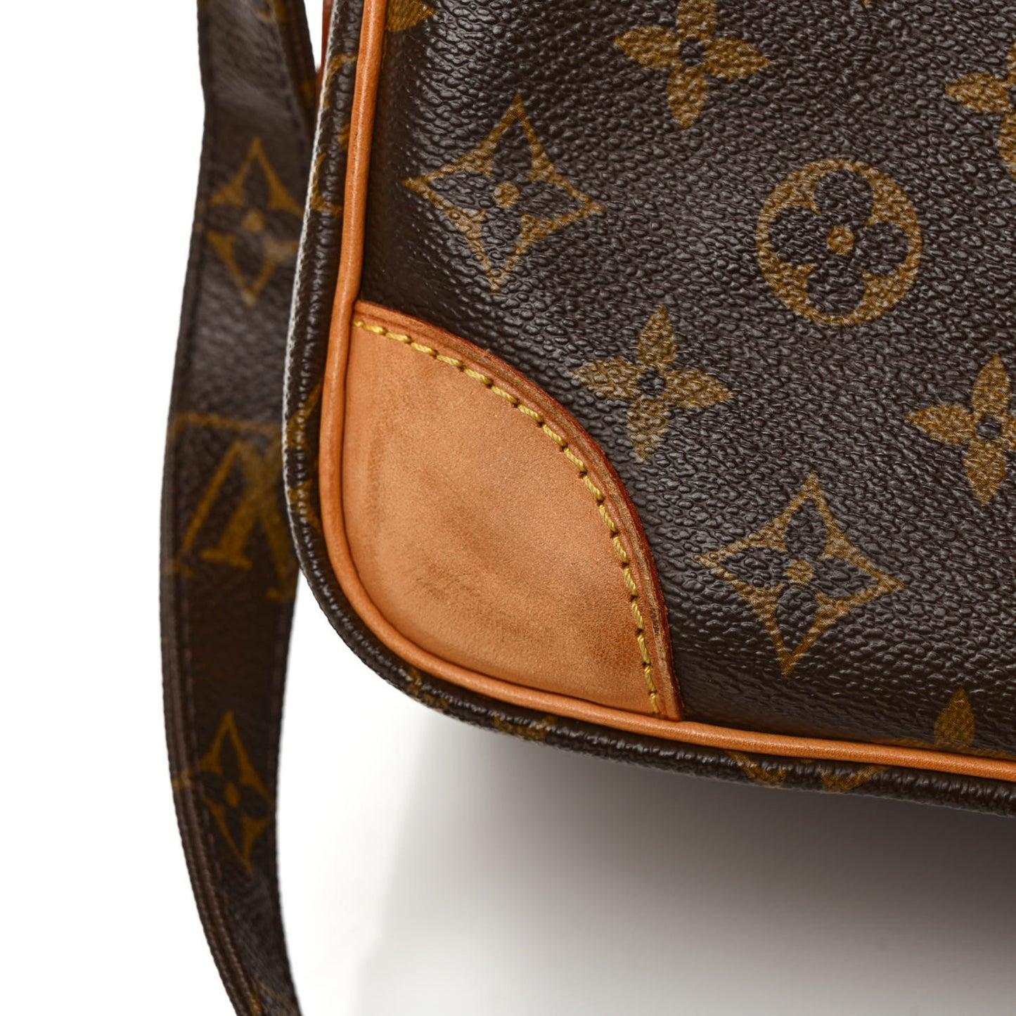 Monogram Nil 28