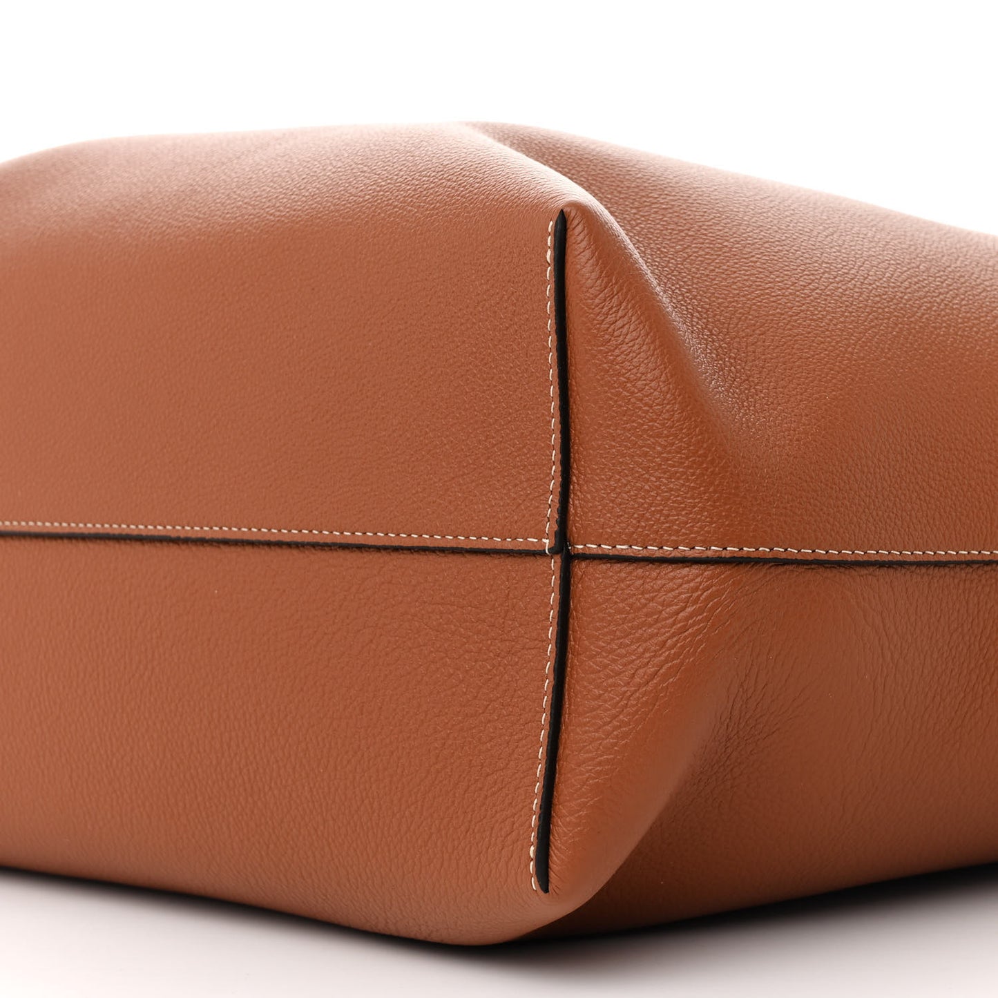 Grained Calfskin Triomphe Medium Cabas Anais Tan