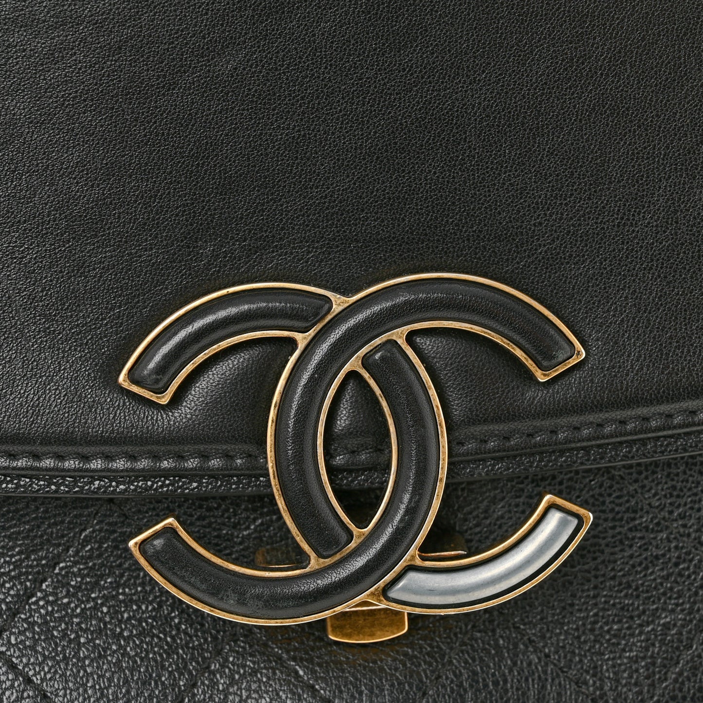 Shiny Calfskin Goatskin Quilted Medium Coco Curve Messenger Flap Black