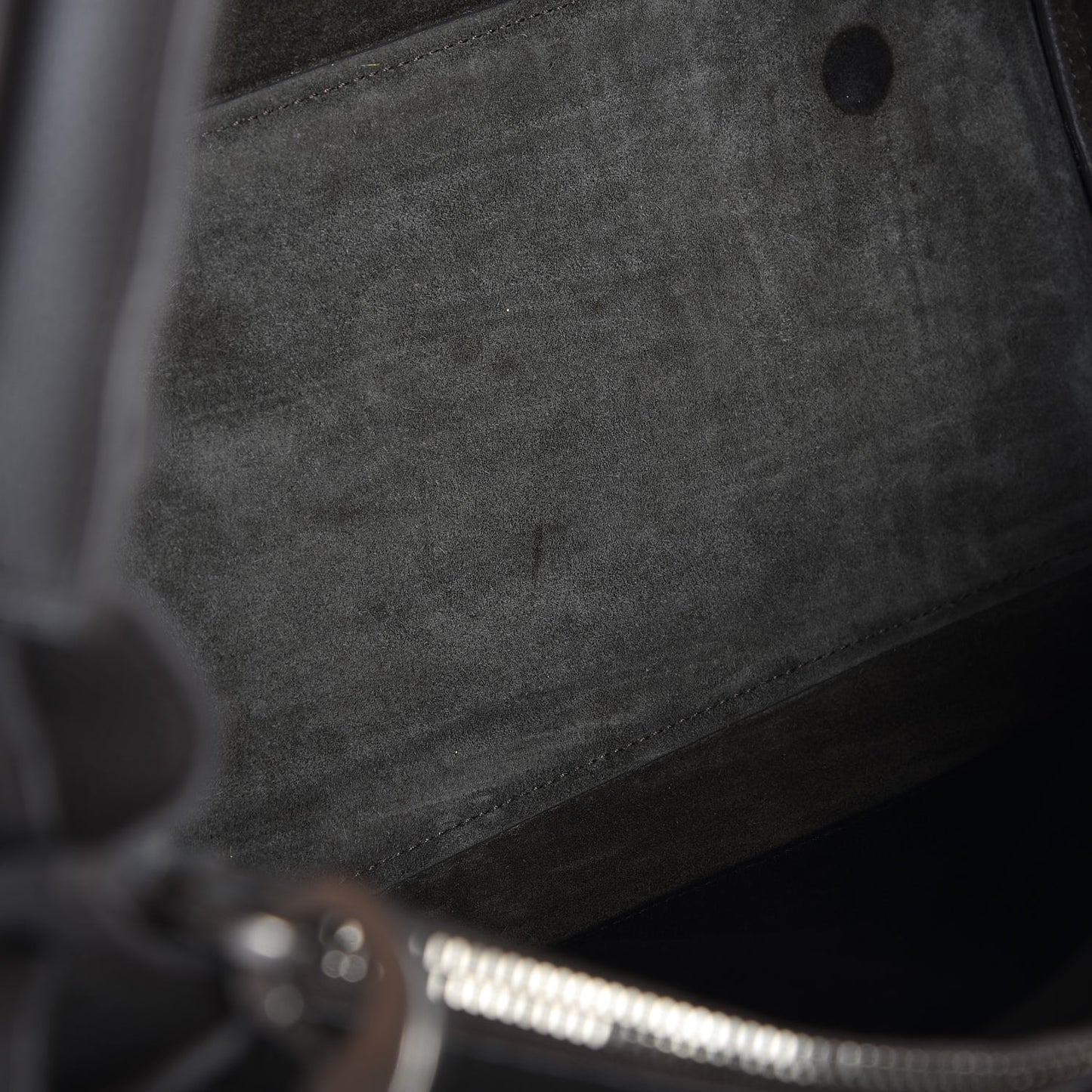 Grained Calfskin Medium Supple Sac De Jour Kaki Militaire