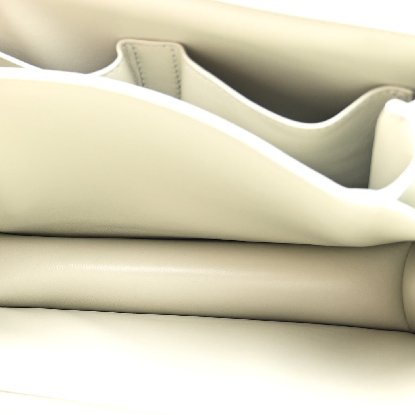 Box Calfskin Medium Classic Box Flap Bag Vert D'eau