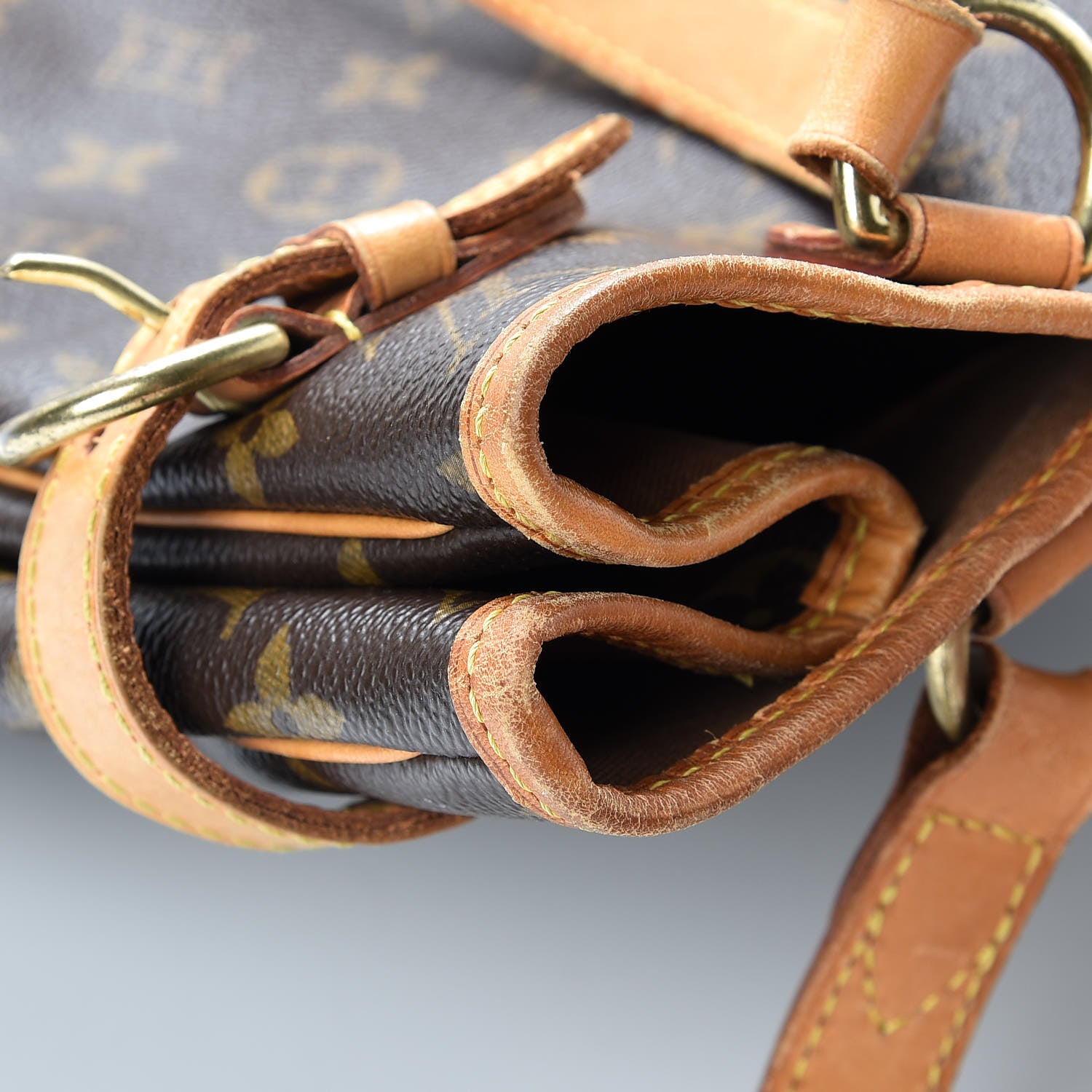 Louis Vuitton Monogram Batignolles Vertical 15 of 31