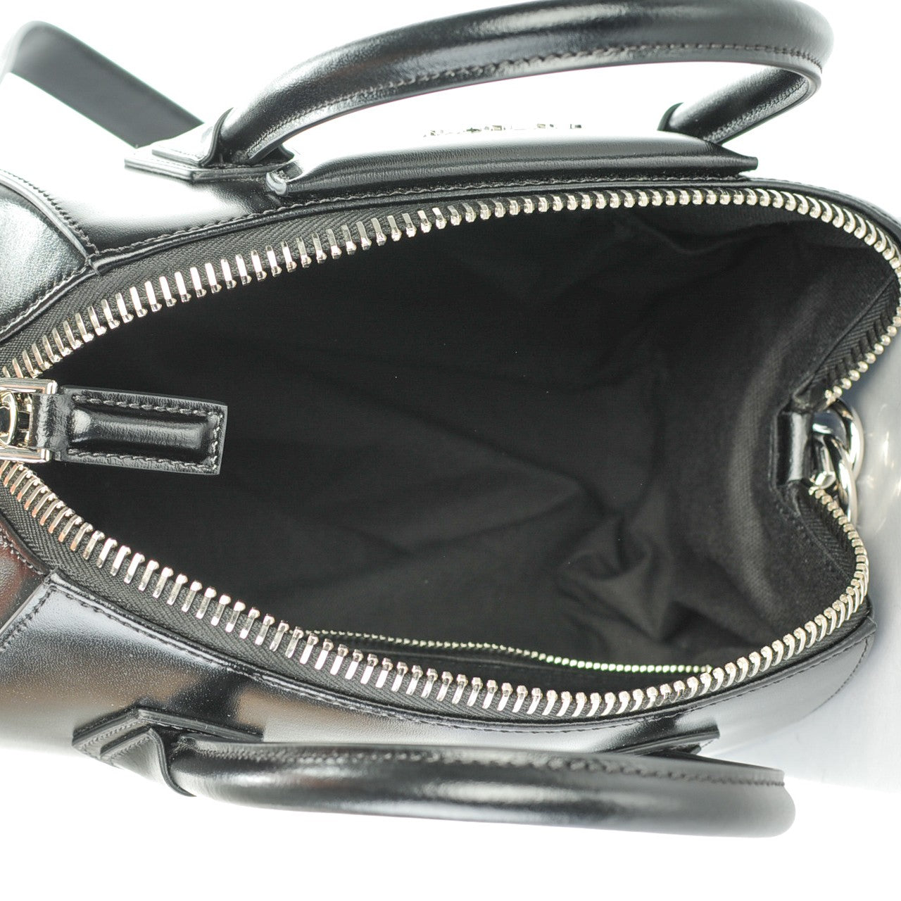 Shiny Lord Calfskin Small Antigona Black