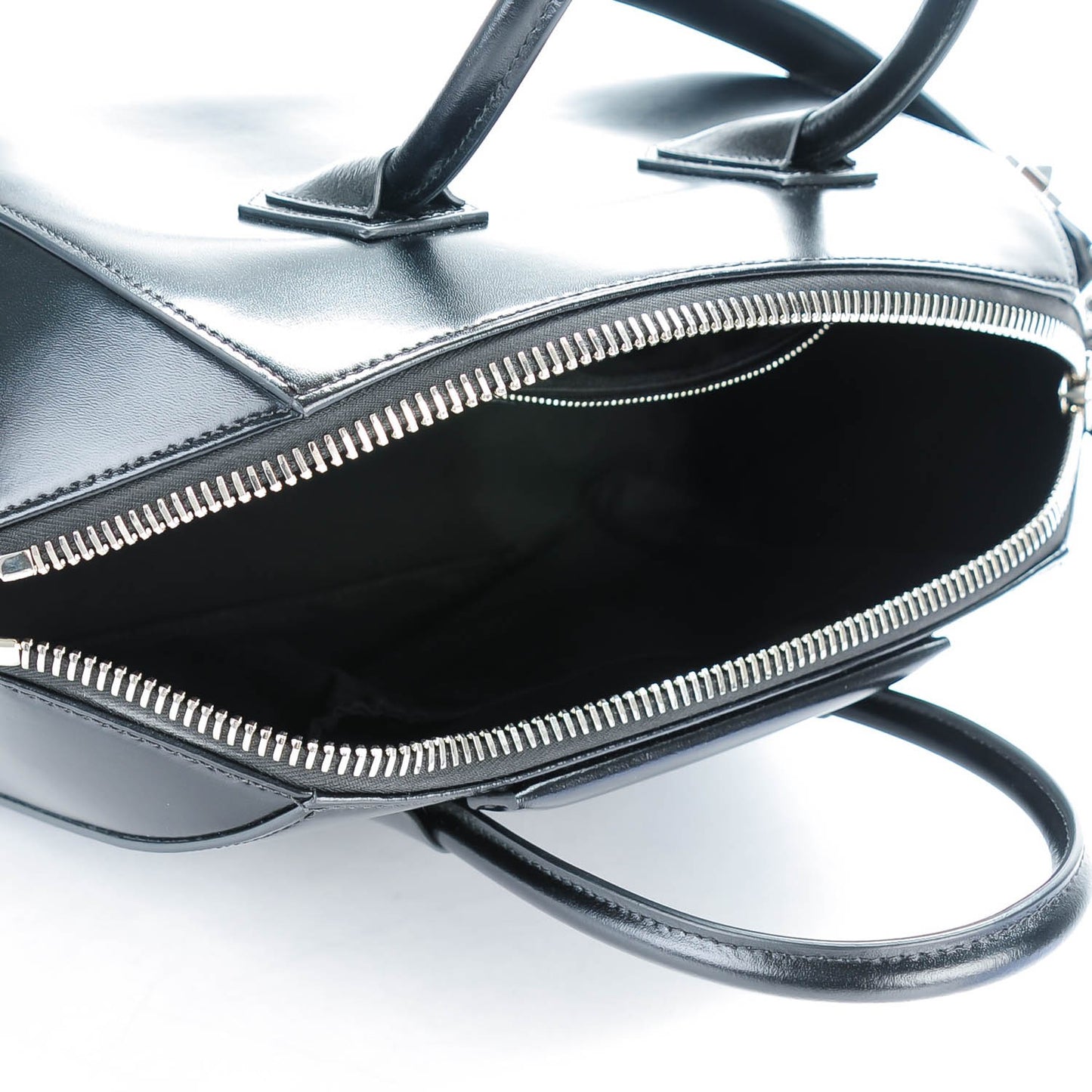 Shiny Lord Calfskin Medium Antigona Black