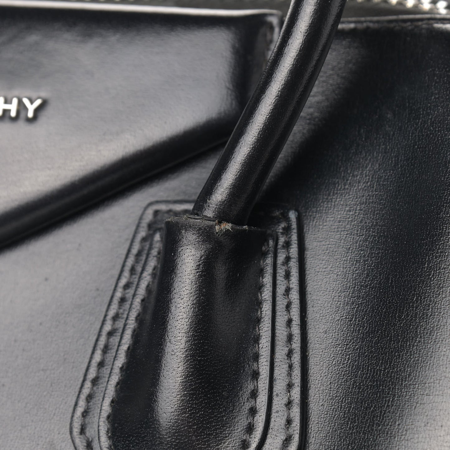 Shiny Lord Calfskin Medium Antigona Black