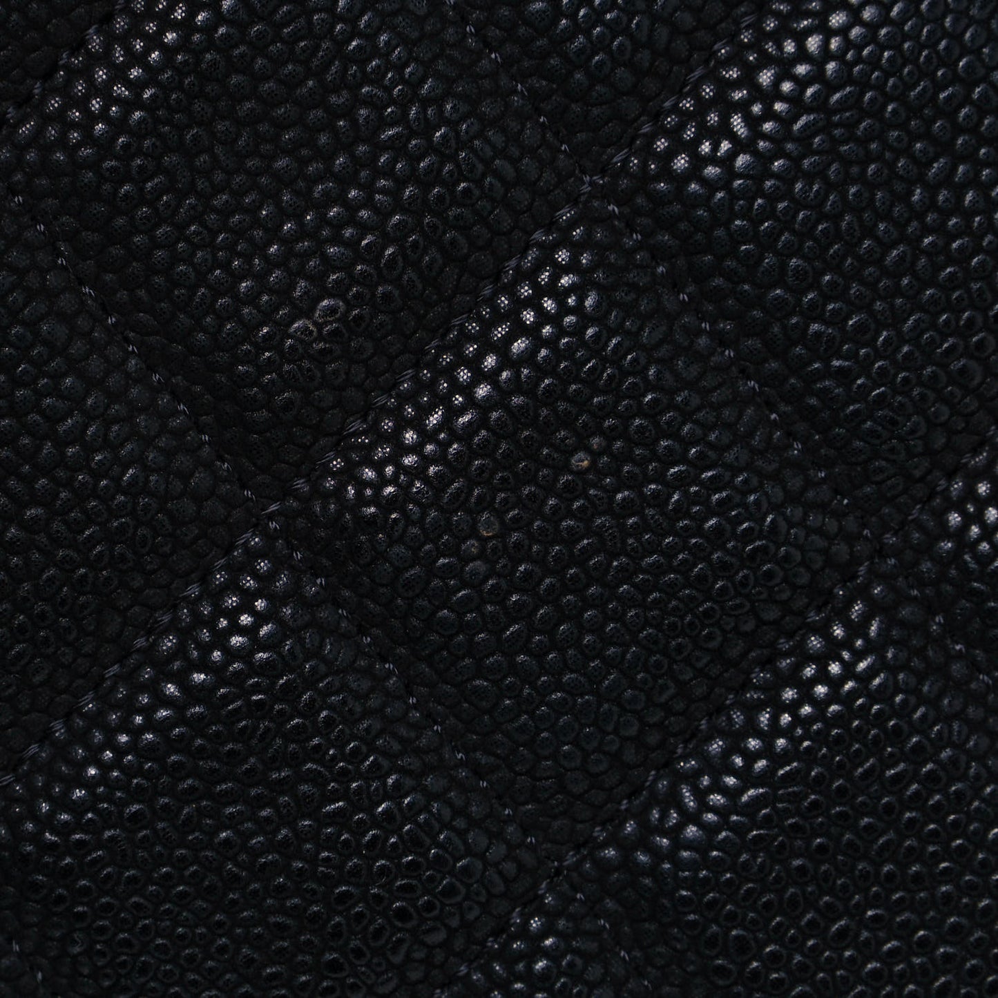 Iridescent Caviar Quilted Medium Lady Pearly Flap Black