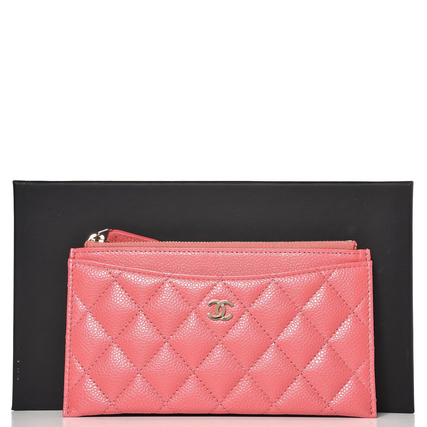 Iridescent Caviar Quilted Classic Zip Pouch Pink