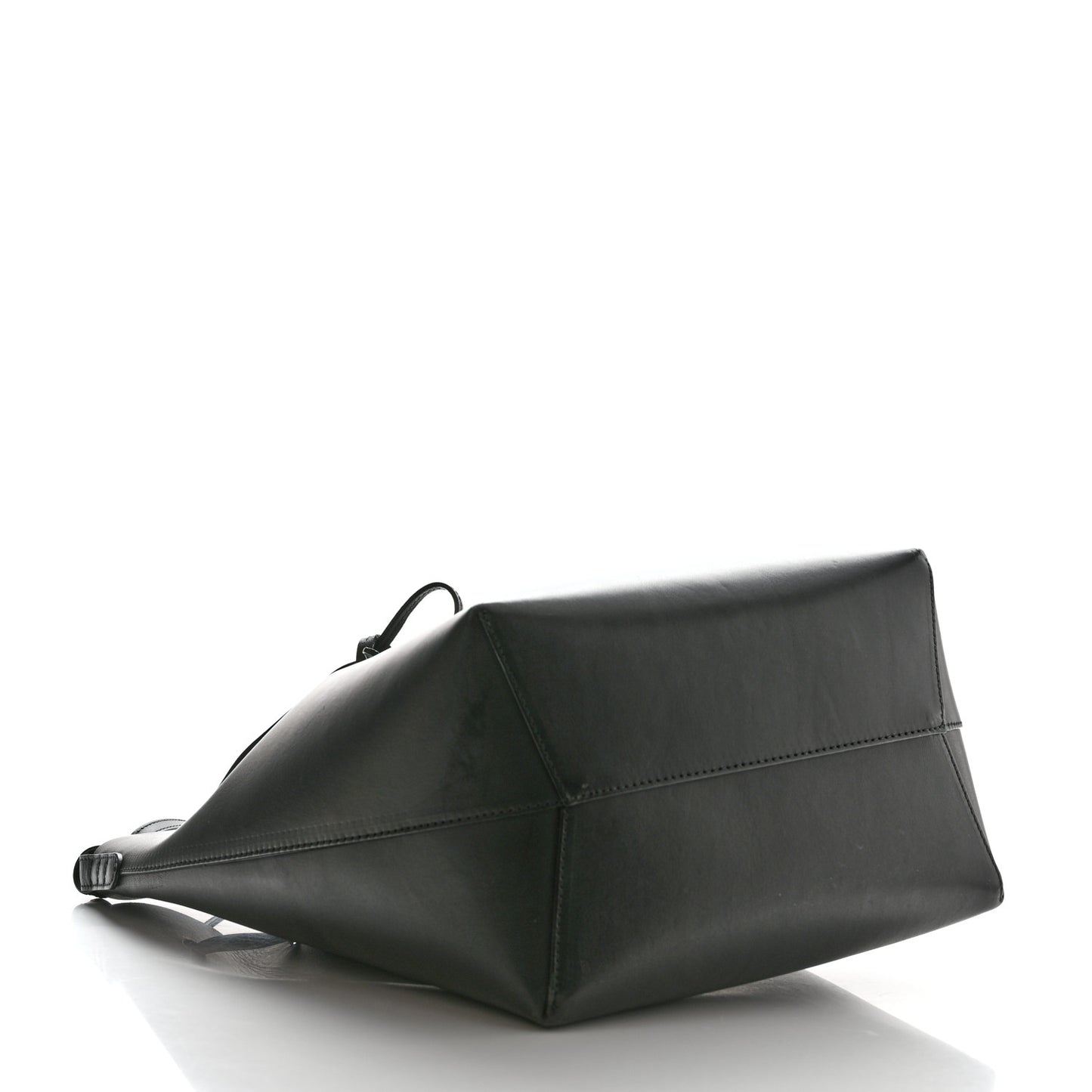 Vegetable Tanned Calfskin Bucket Bag Black Flamma