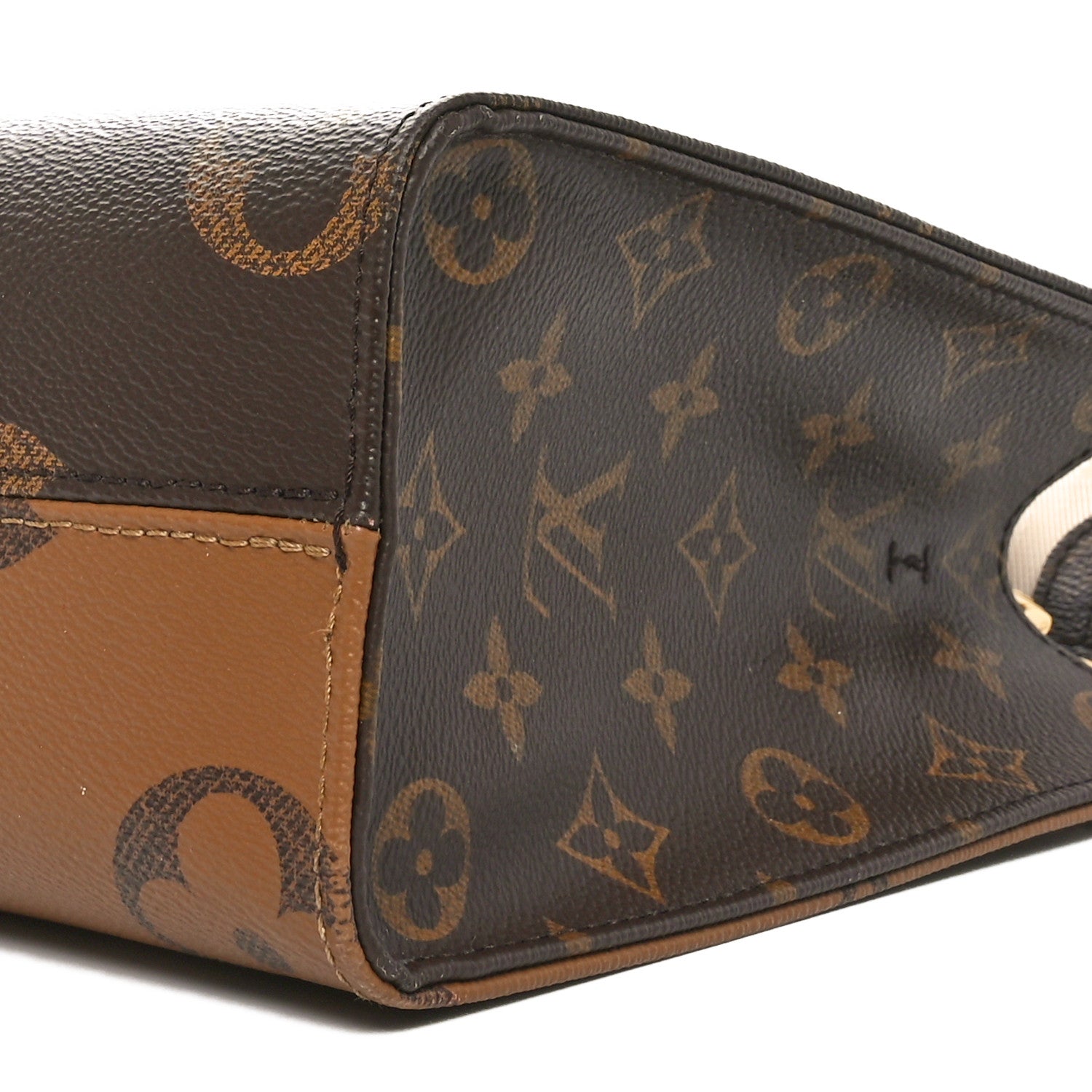 Louis Vuitton Reverse Monogram Giant Onthego PM 9 of 11