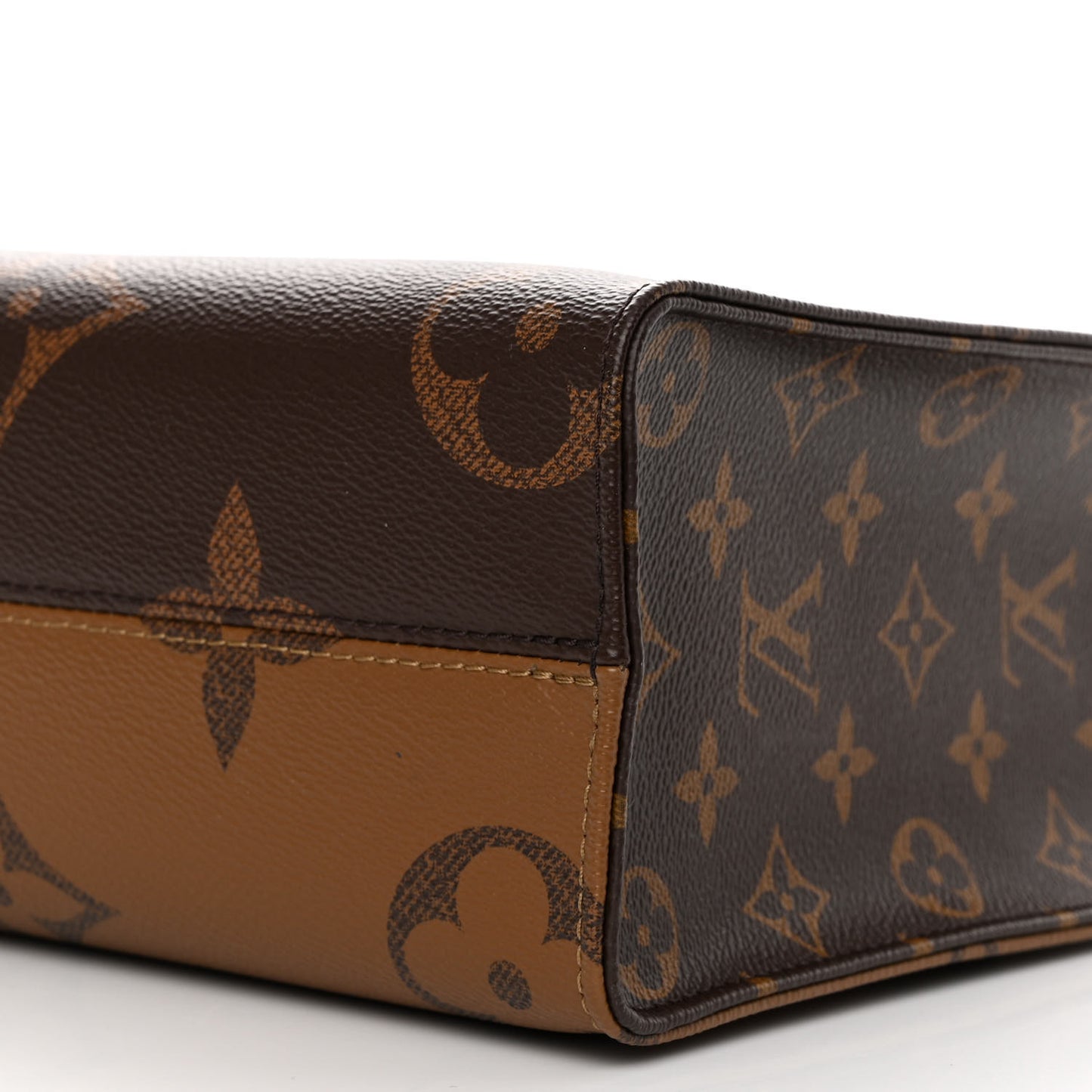 Reverse Monogram Giant Onthego PM