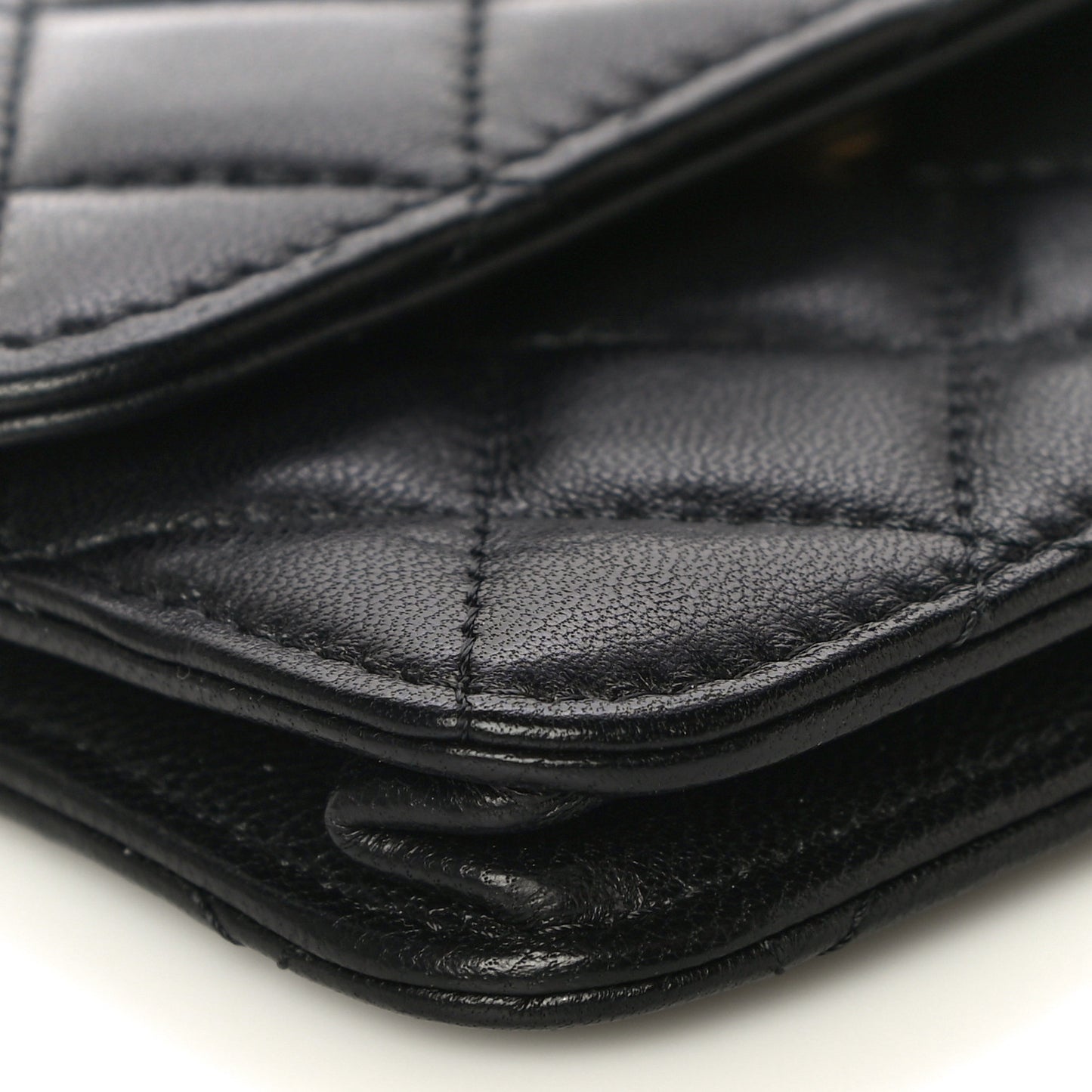 Lambskin Quilted Pearl Crush Clutch With Chain Black