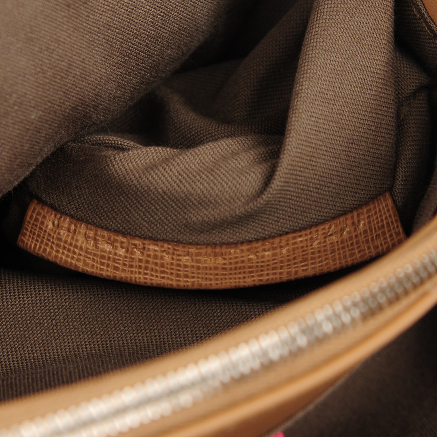 Vitello Elite Light Bulb Charm Petite 2Jours Tote Cuoio