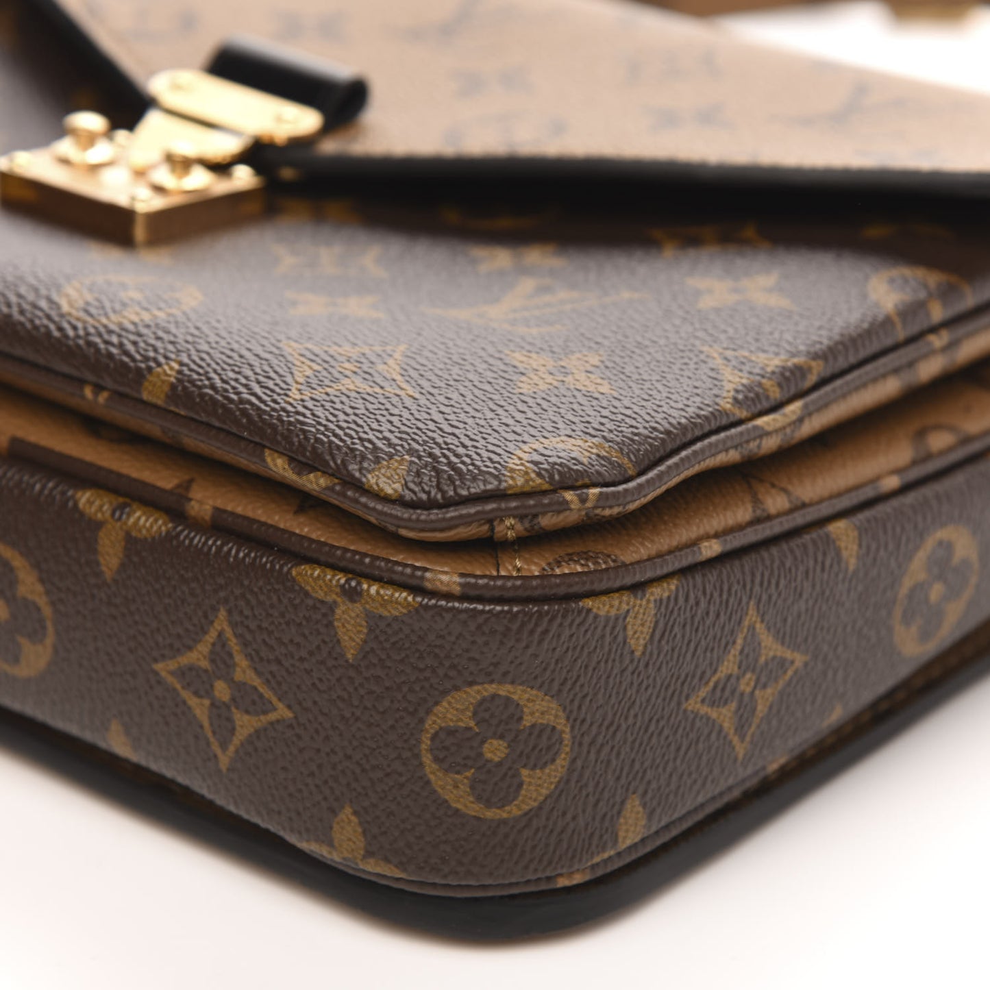 Reverse Monogram Pochette Metis