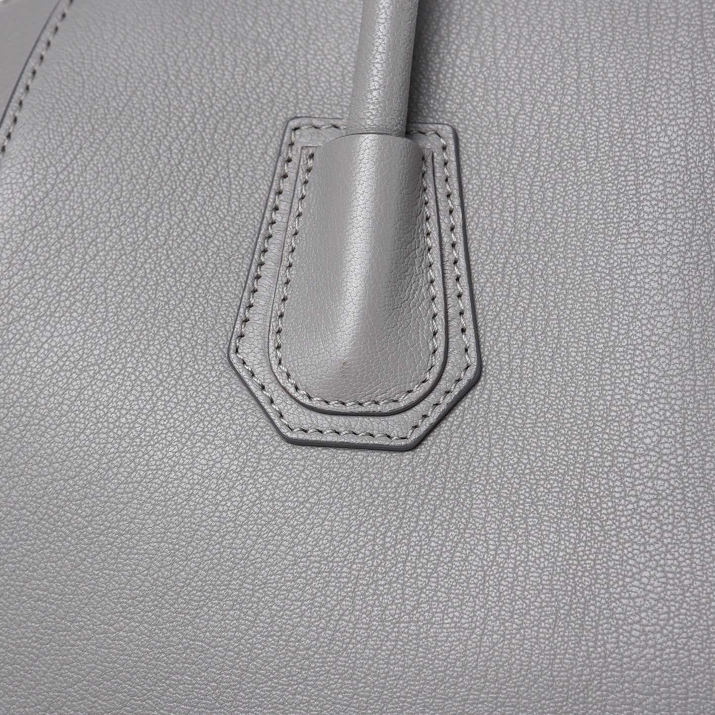 Sugar Goatskin Medium Antigona Pearl Grey