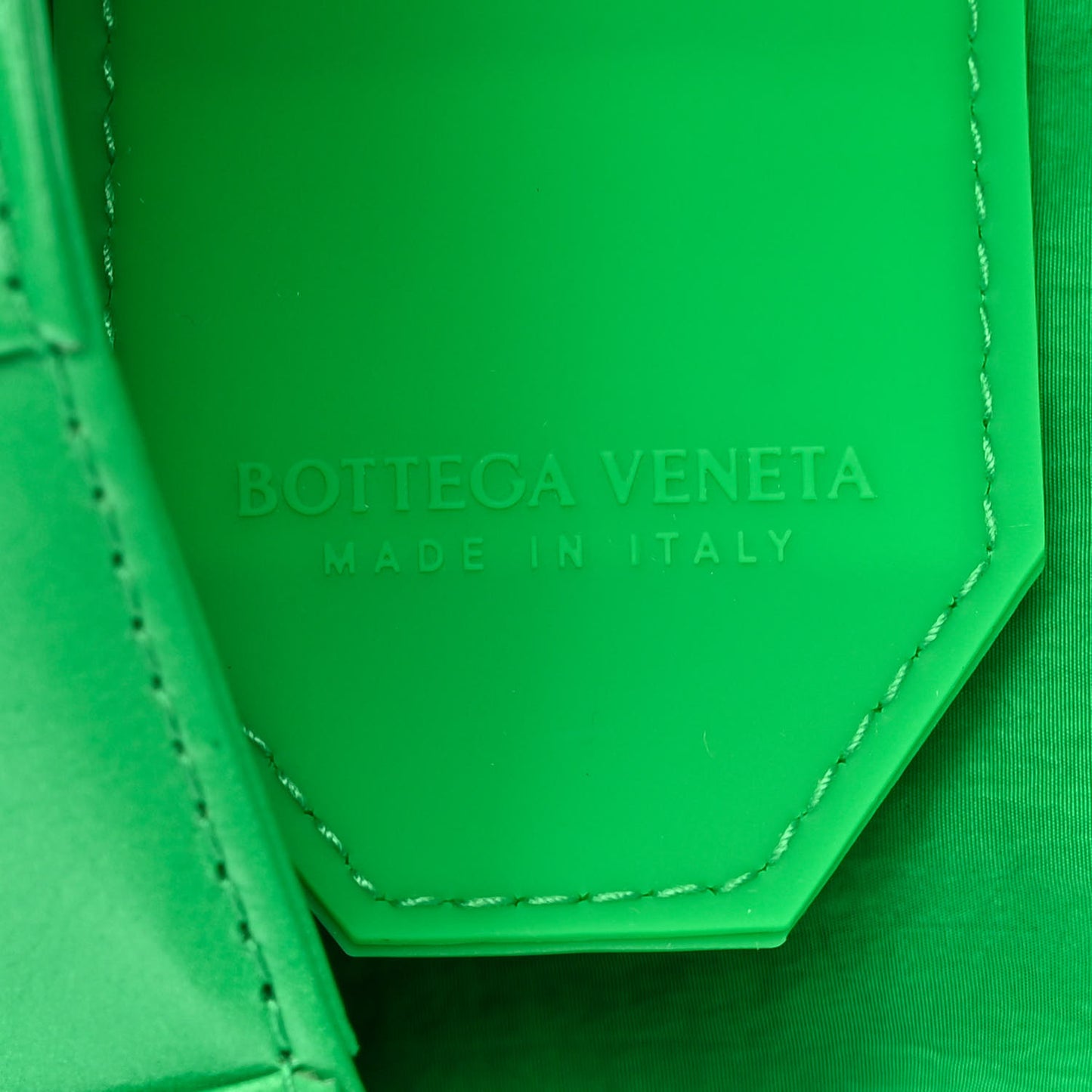 Paper Calfskin Maxi Intrecciato Small Cassette Crossbody Bag Grass