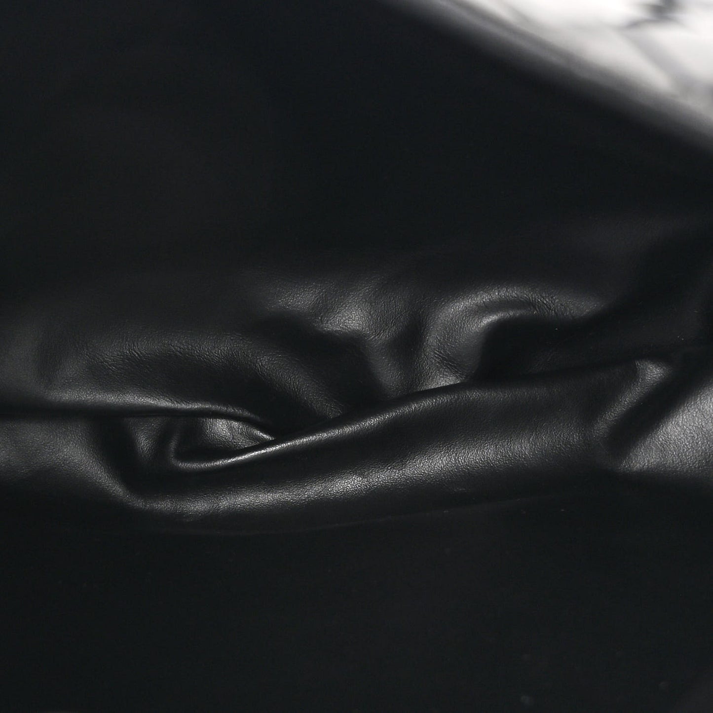 Calfskin Intrecciato Small Hop Black