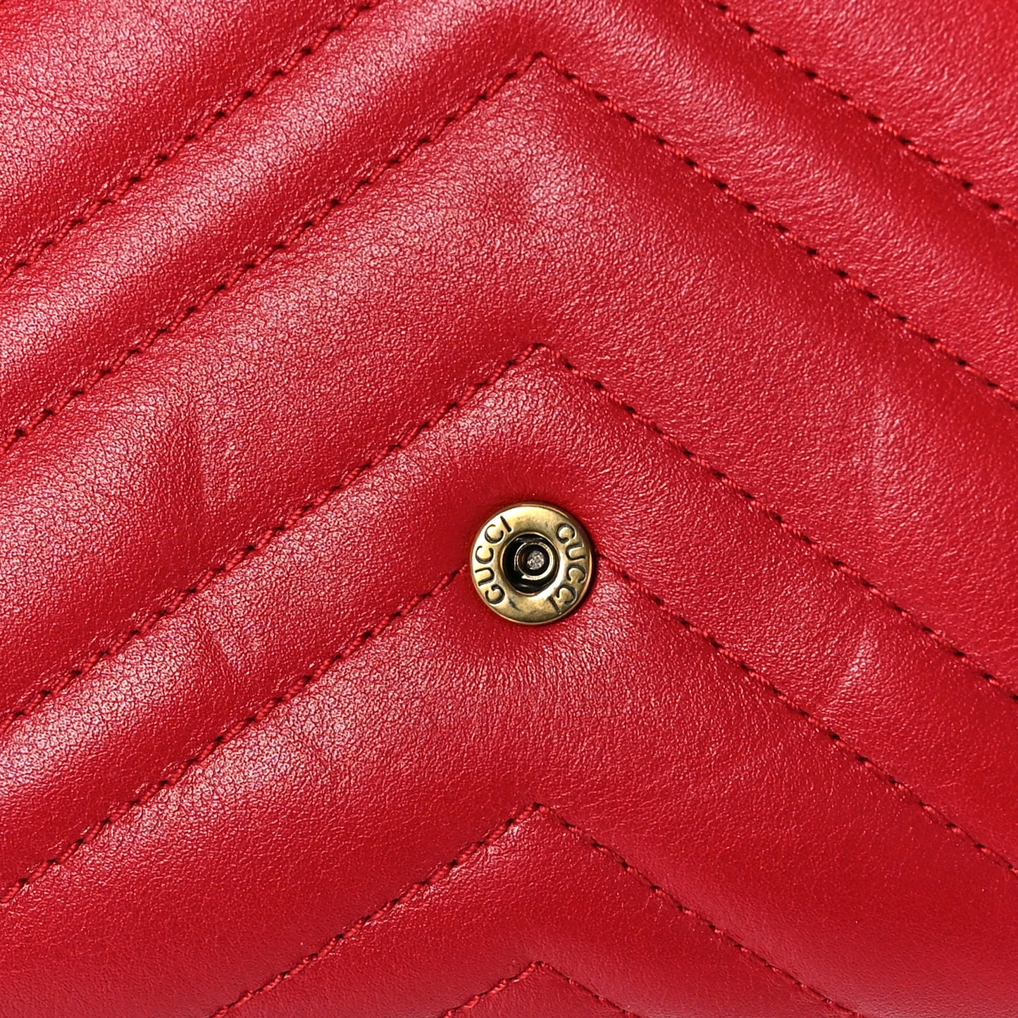 Calfskin Matelasse Mini GG Marmont Chain Wallet Hibiscus Red