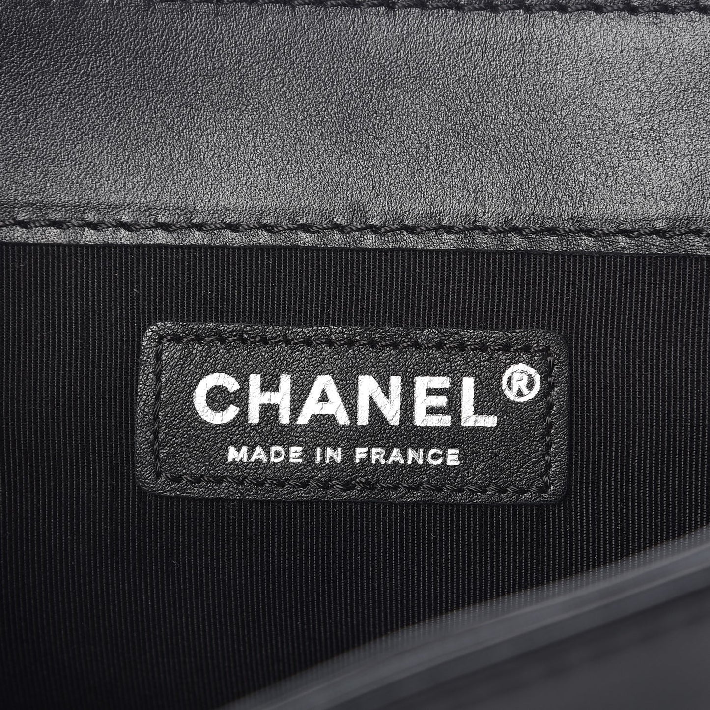 Calfskin Enchained New Medium Boy Flap Black