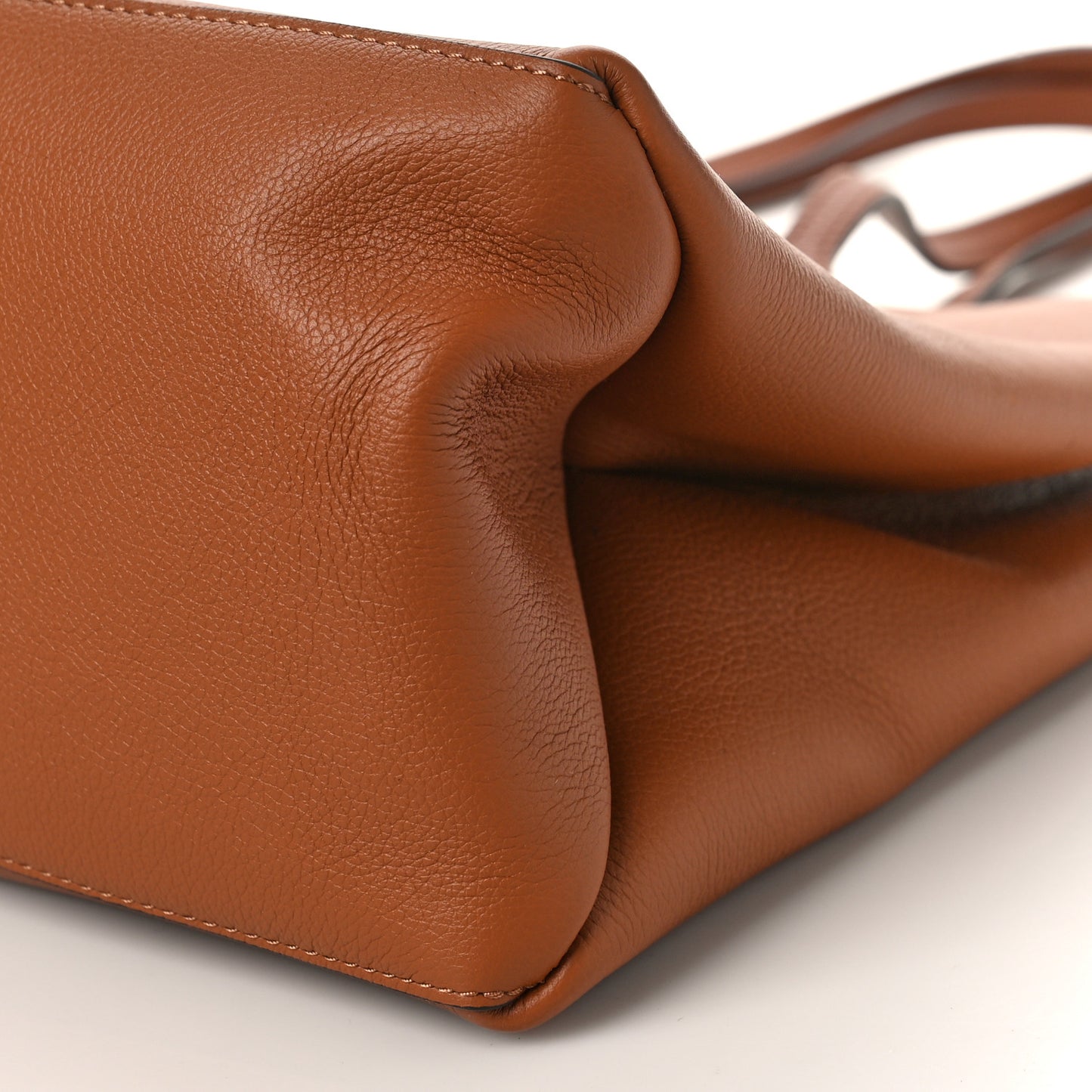 Grained Calfskin Lockme Shopper Chataigne