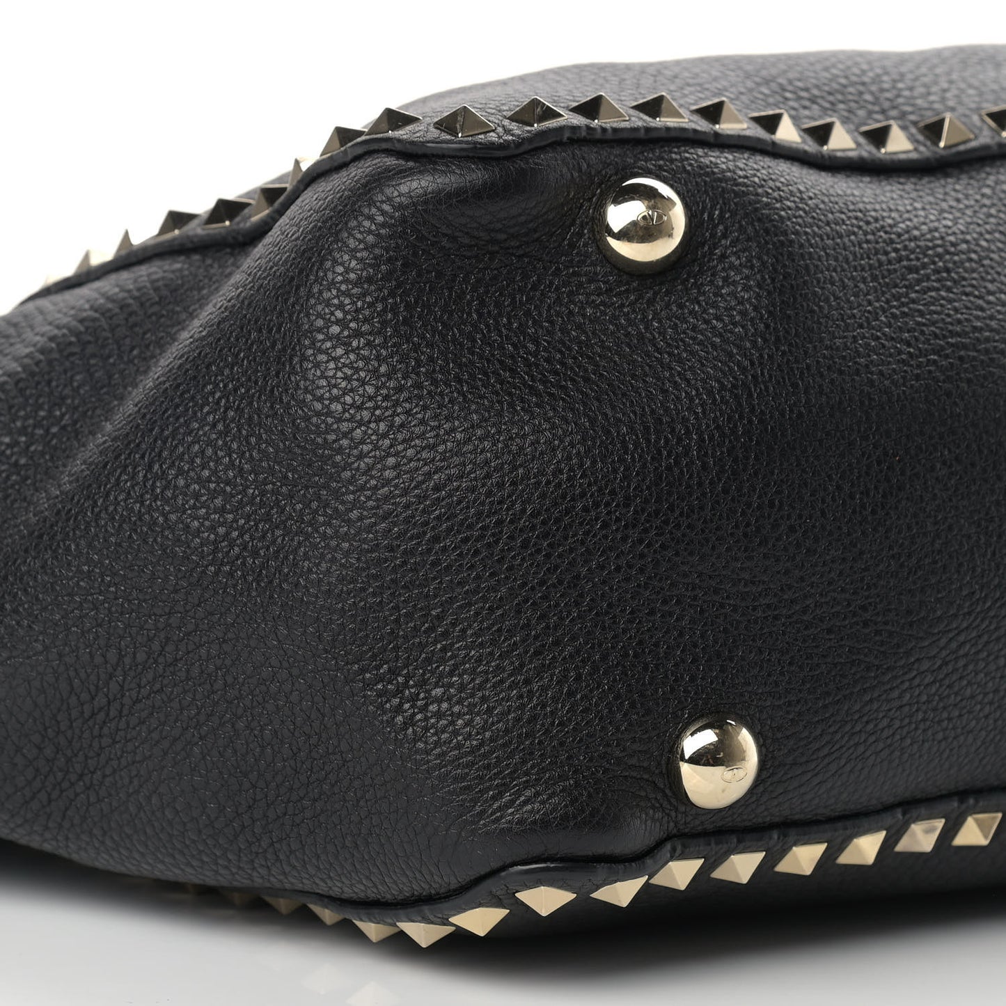 Pebbled Calfskin Medium Rockstud Tote Black