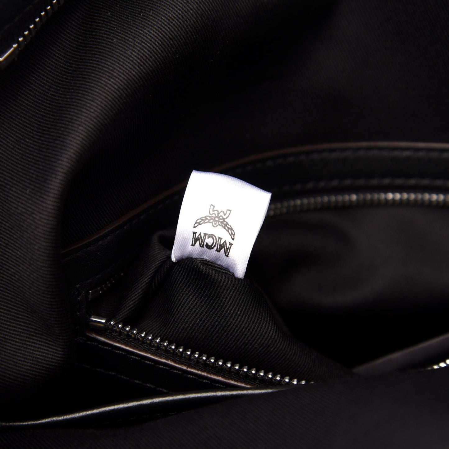 Calfskin Ottomar Medium Klara Hobo Black