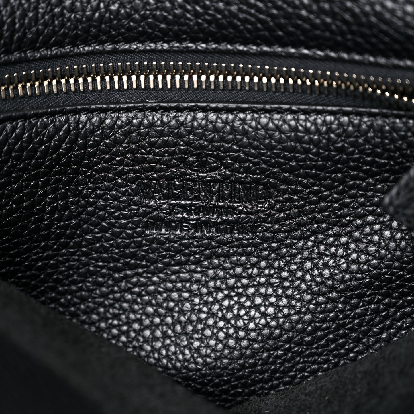 Pebbled Calfskin Large Rockstud Flip-Lock Messenger Bag Black