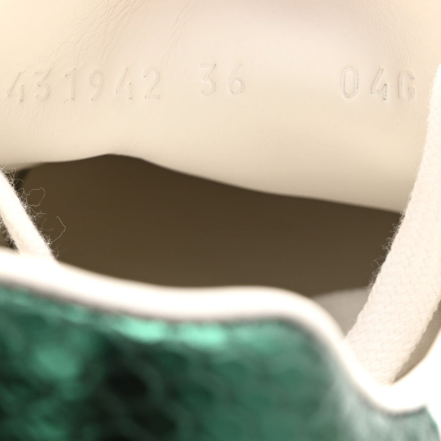 Gucci Calfskin Ayers Bee Embroidered Womens Ace Sneakers 36 White Green 9 of 10