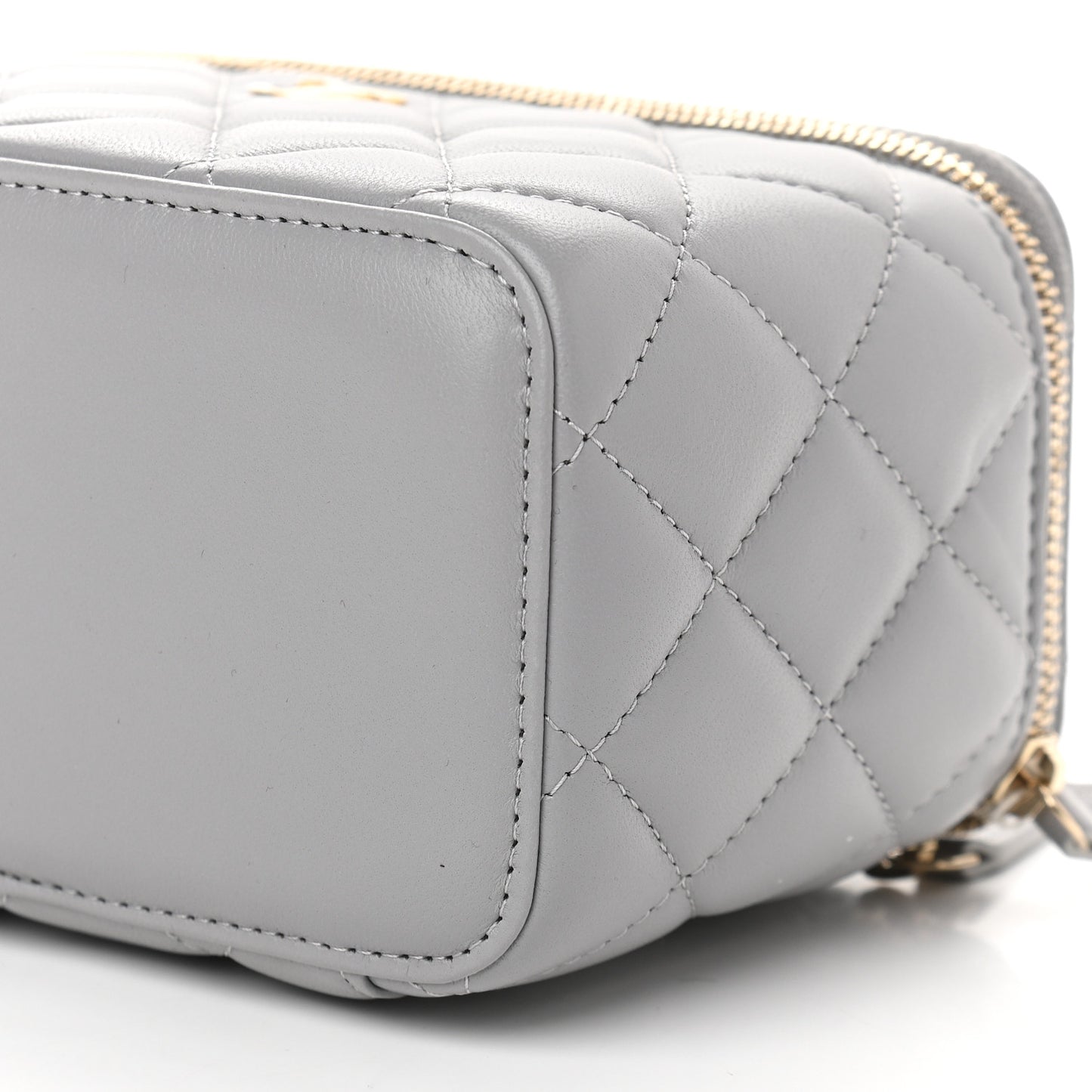 Lambskin Quilted Small Pearl Crush Vanity Case With Chain Grey