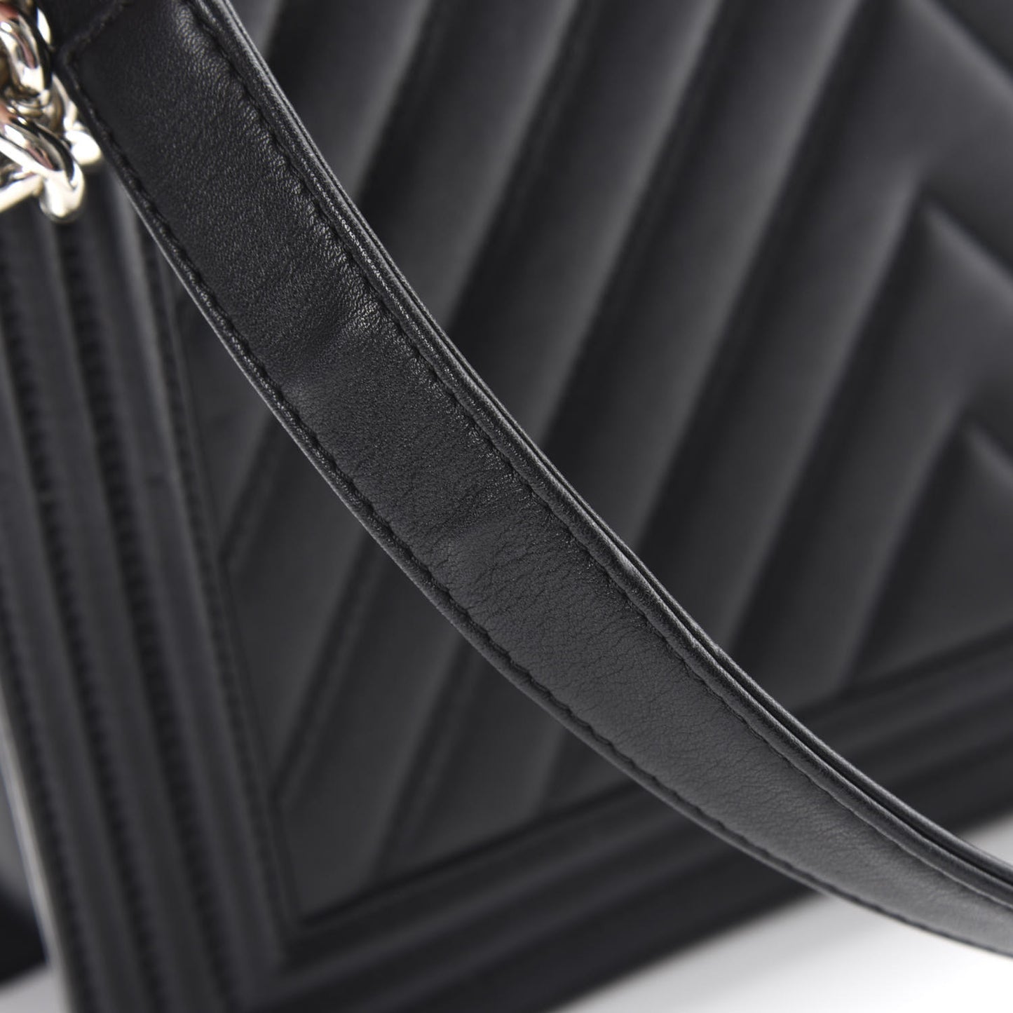 Lambskin Chevron Quilted New Medium Boy Flap Black