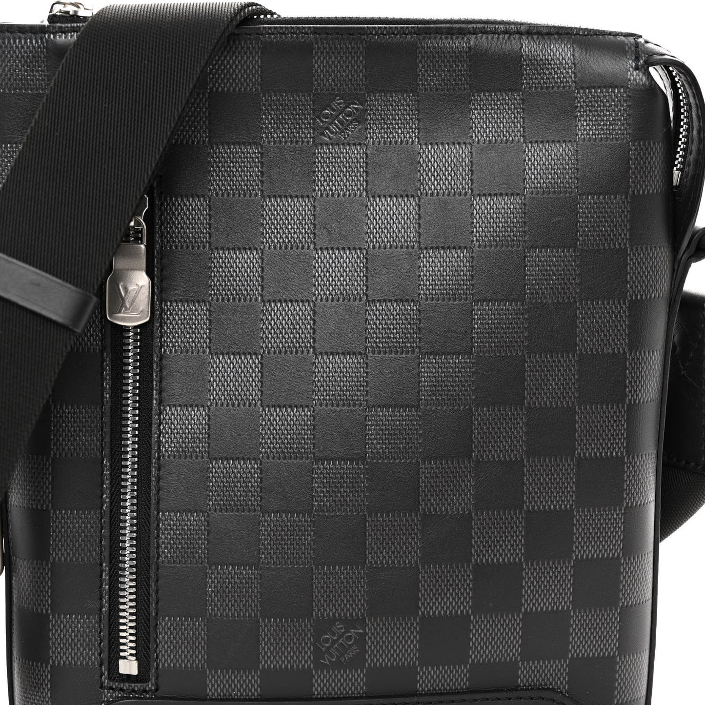 Damier Infini Discovery Messenger BB Onyx