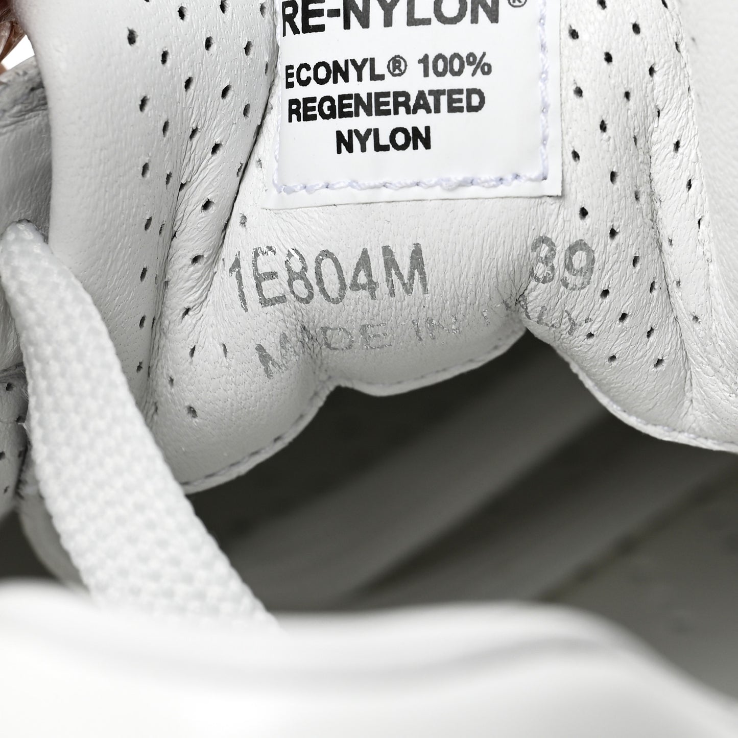 Re-Nylon Spazzolato Metal Triangle Logo Womens Prax 01 45mm Sneakers 39 White Black