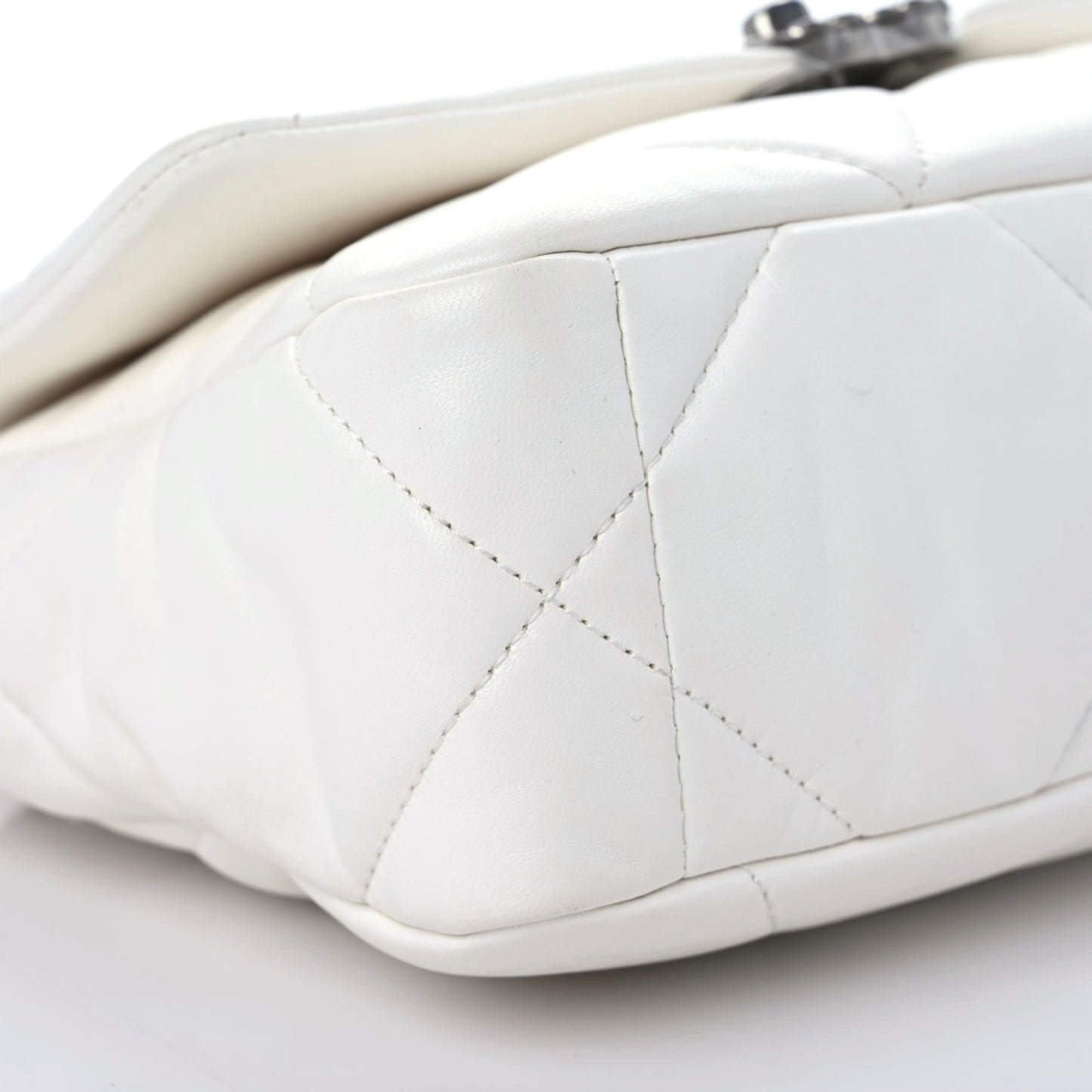 Lambskin Quilted Medium Chanel 19 Flap White