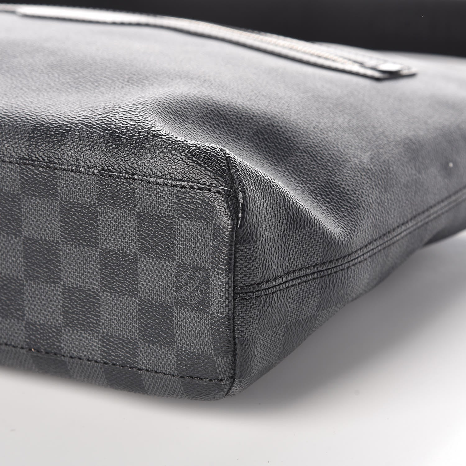 Louis Vuitton Damier Graphite Mick GM 6 of 8