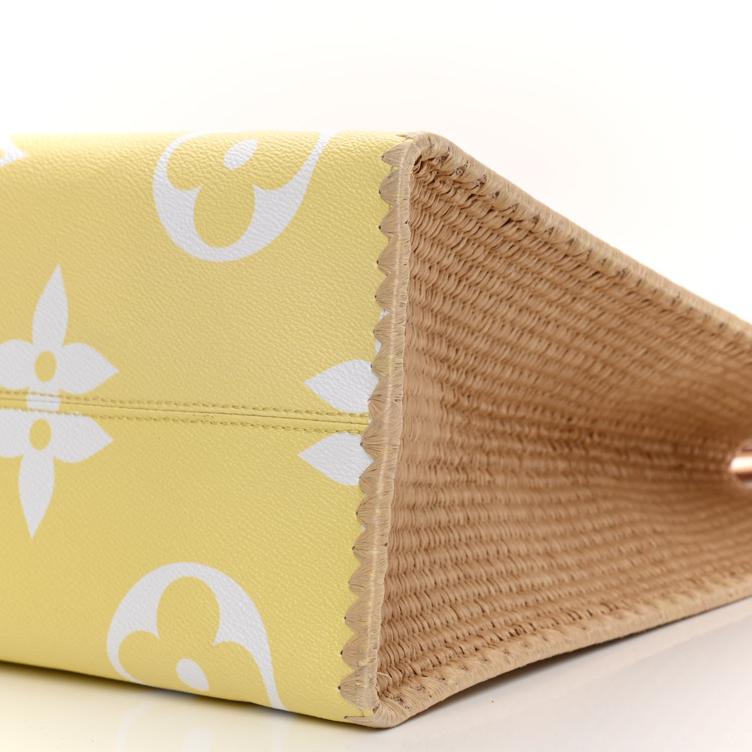 Louis Vuitton Monogram Giant By The Pool Miami Onthego GM Light Pink 9 of 9