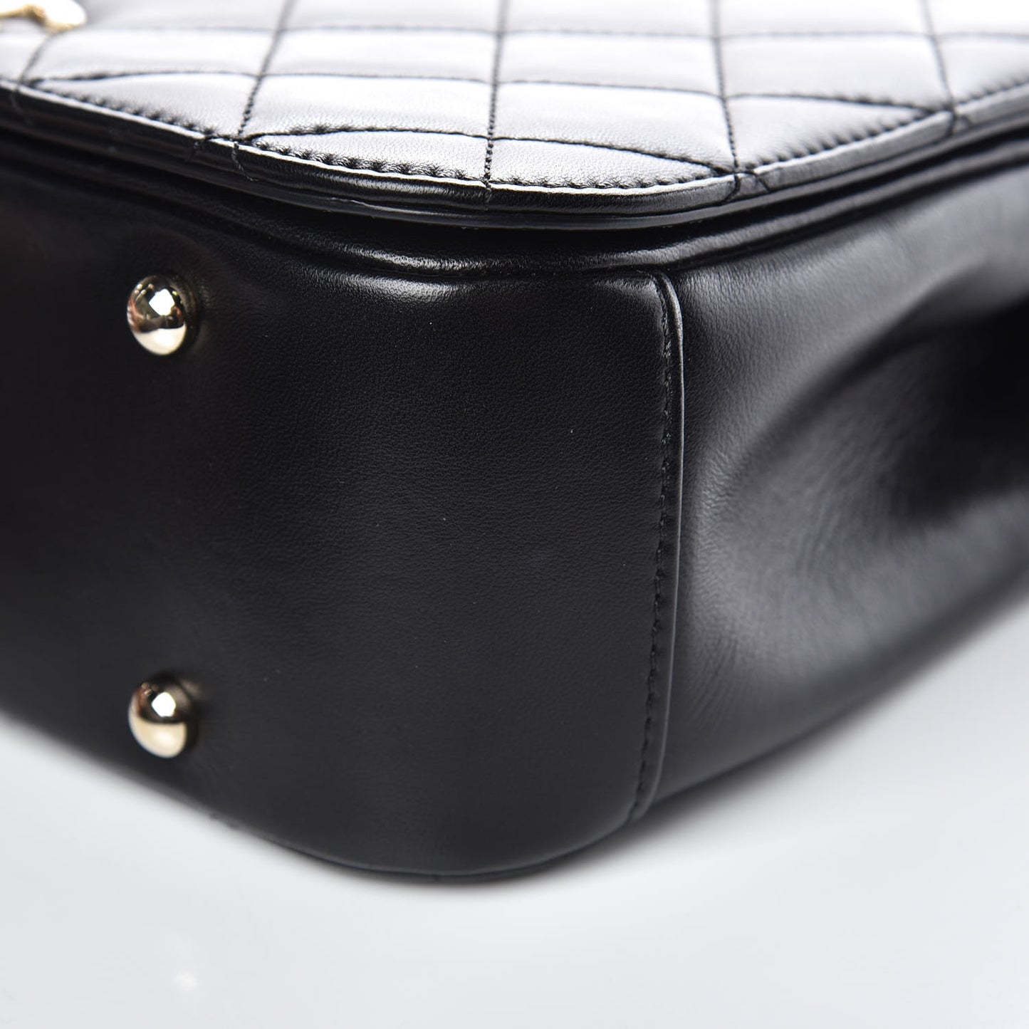 Lambskin Quilted Medium Carry Chic Flap Black