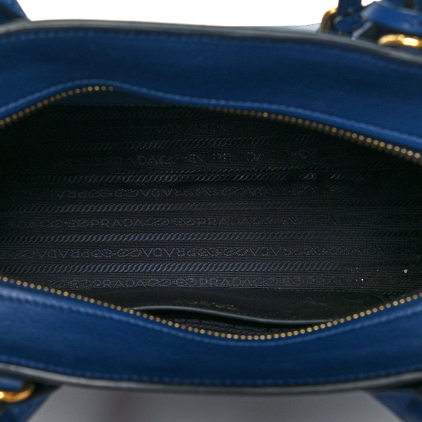 Saffiano City Calfskin Medium Esplanade Bleuette