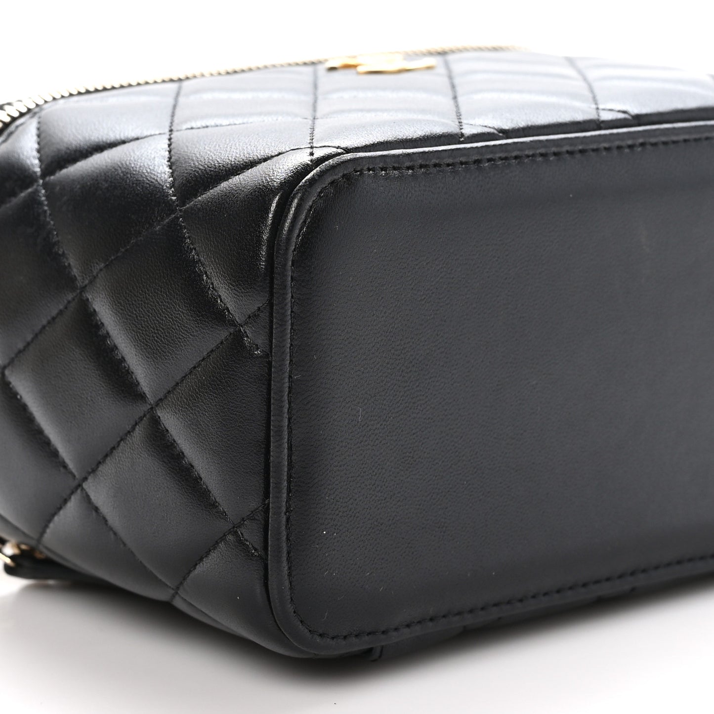 Lambskin Quilted Small Top Handle Vanity Case With Chain Black