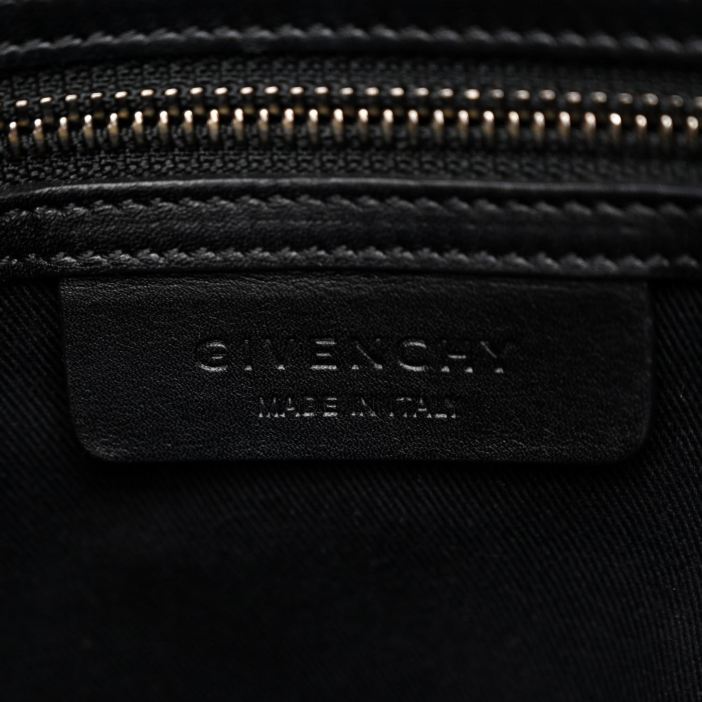 Shiny Lord Calfskin Medium Antigona Black