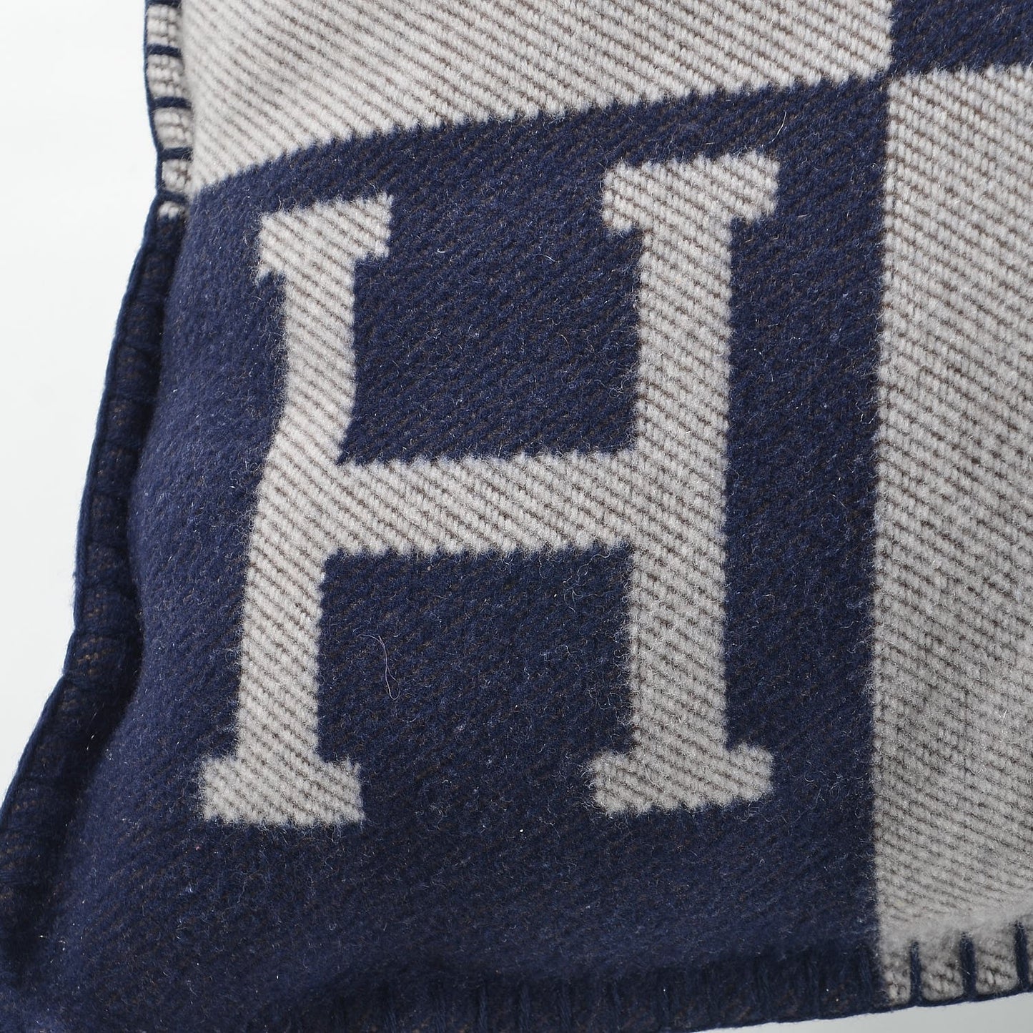 Wool Cashmere Avalon Pillow GM Ecru Gris Fonce