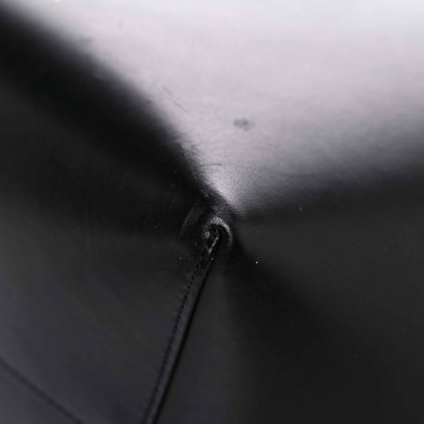 Vegetable Tanned Calfskin Bucket Bag Black Royal