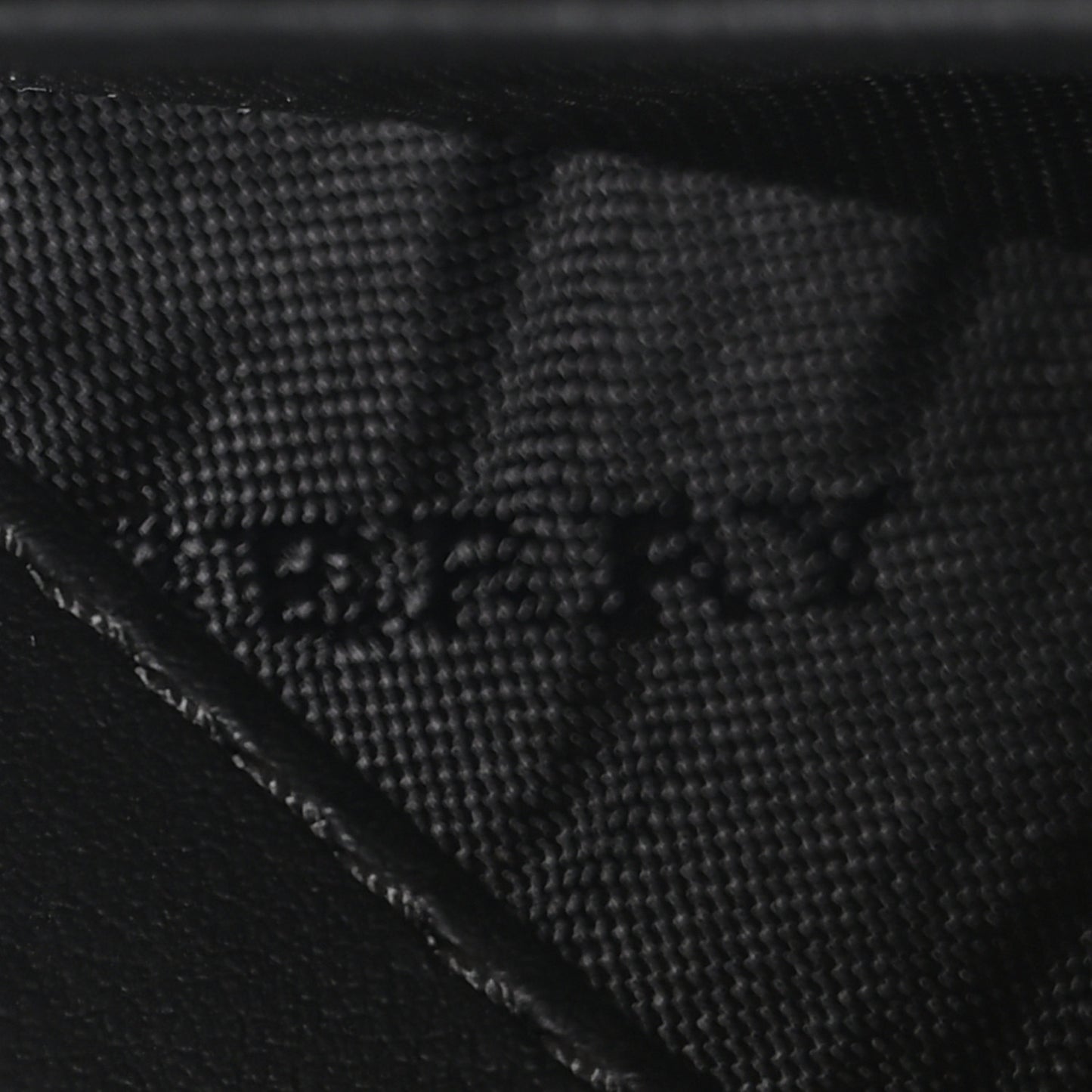 Grainy Calfskin House Check Henley Wallet On Chain Black