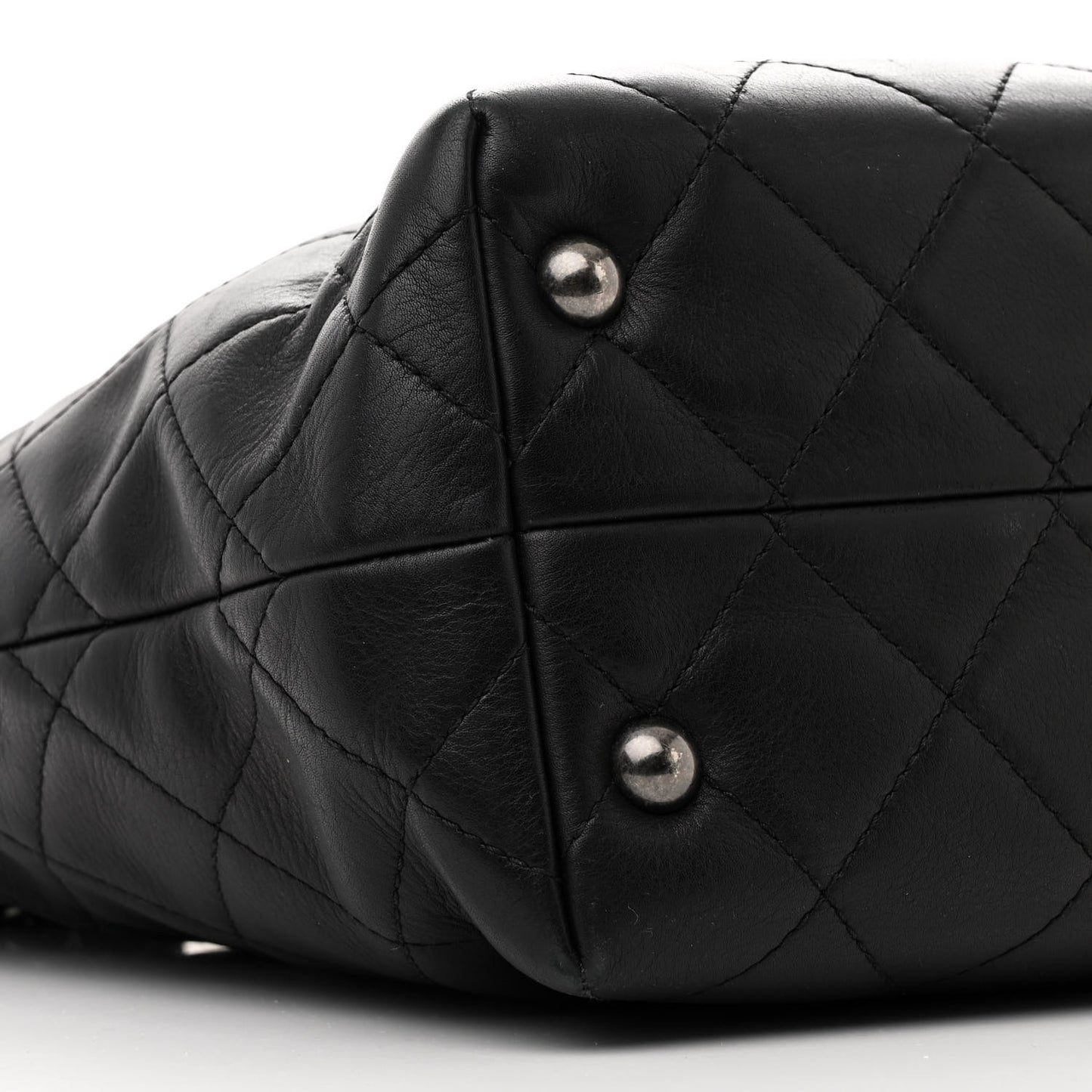 Calfskin Quilted Large Shopping In Chains Tote Black