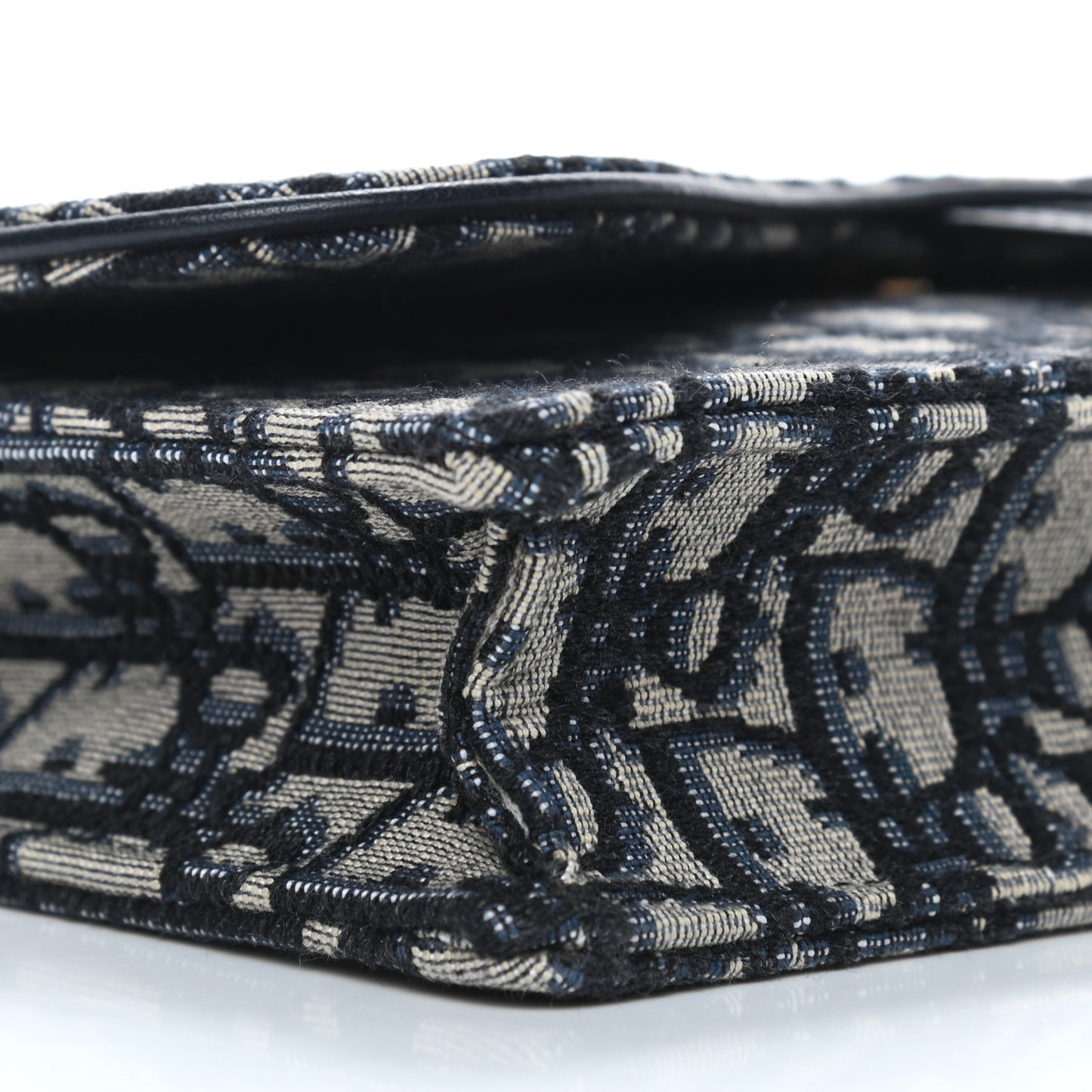 Oblique Saddle Chain Pouch Blue