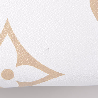 Louis Vuitton Monogram Giant Onthego GM Kaki Beige 12 of 12