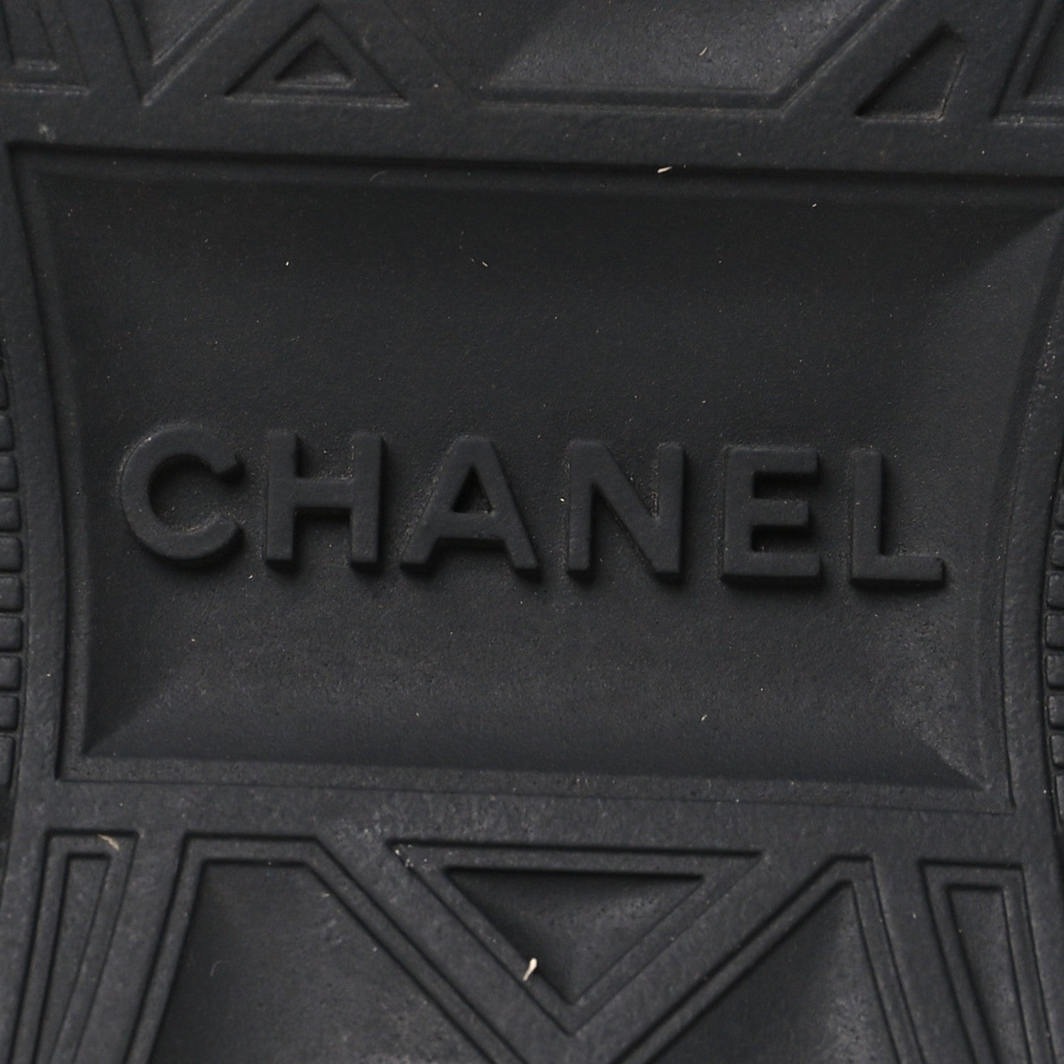 Chanel Velvet Calfskin Mixed Fibers CC Sneakers 40 Black 7 of 9