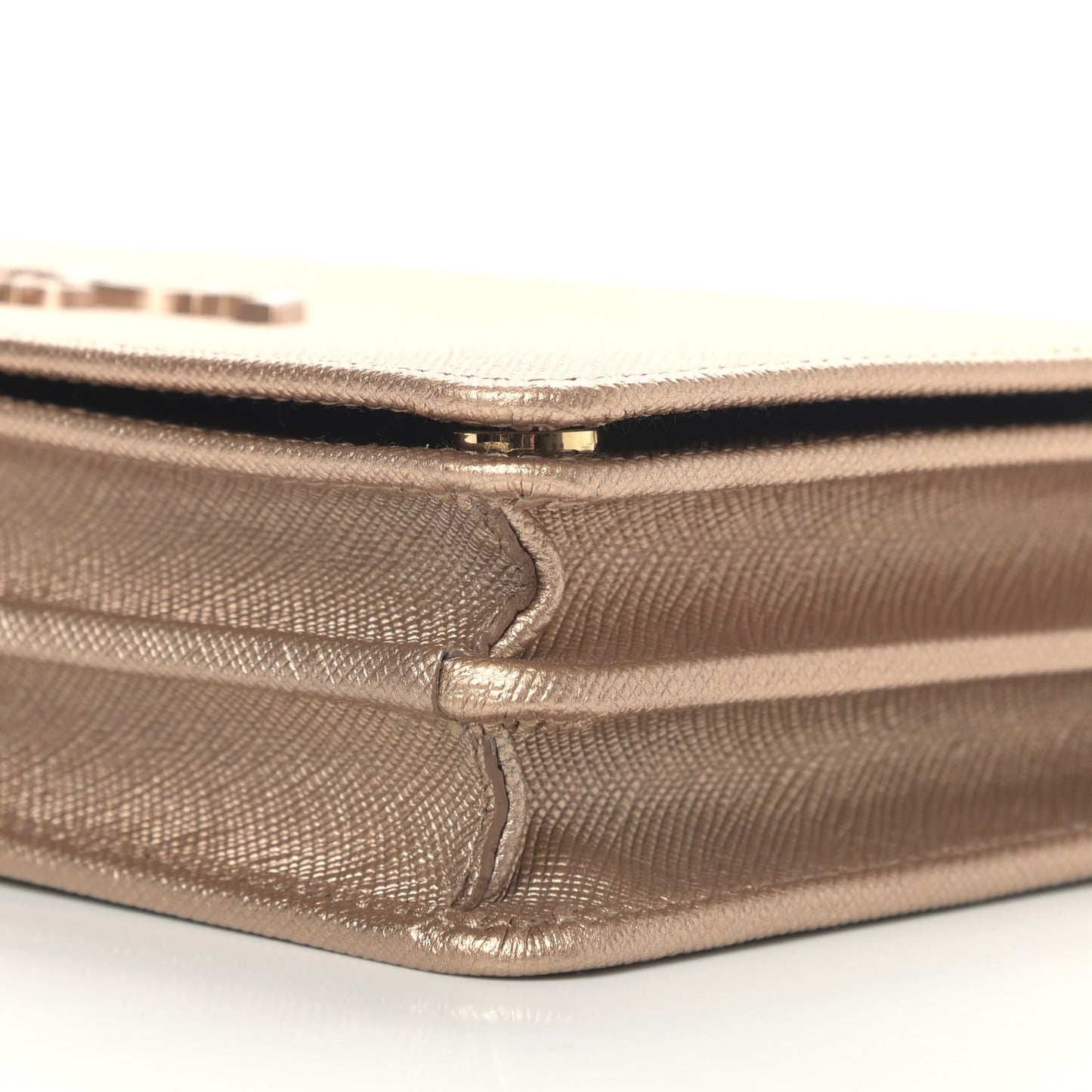 Metallic Saffiano Lux Chain Wallet Quarzo Mordore