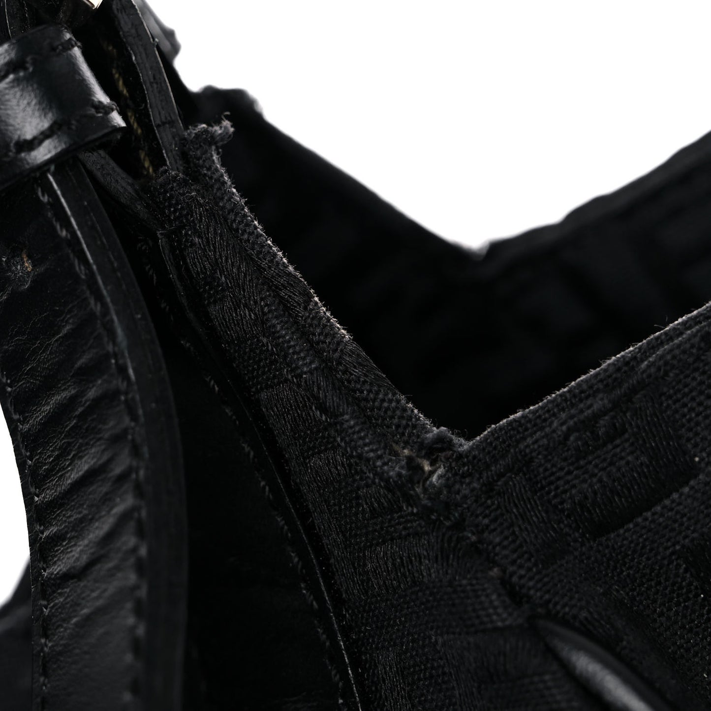 Zucchino Vitello Shoulder Bag Black