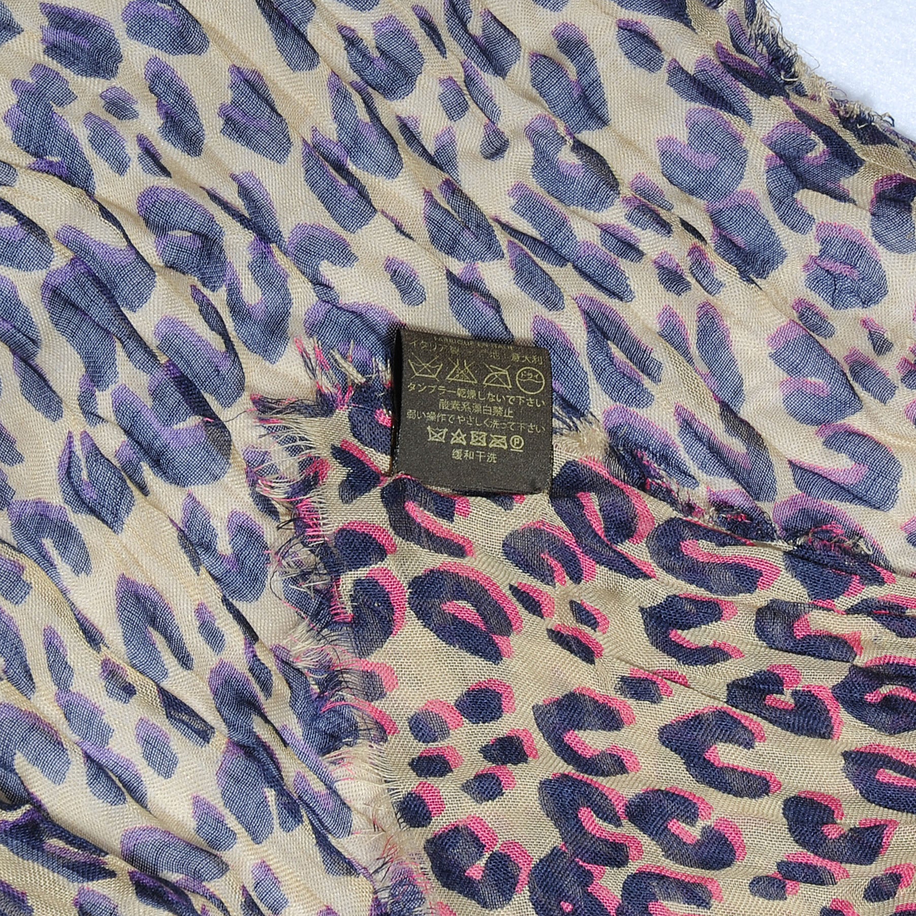 Louis Vuitton Cashmere Silk Leo Pop Stole Corail 6 of 8